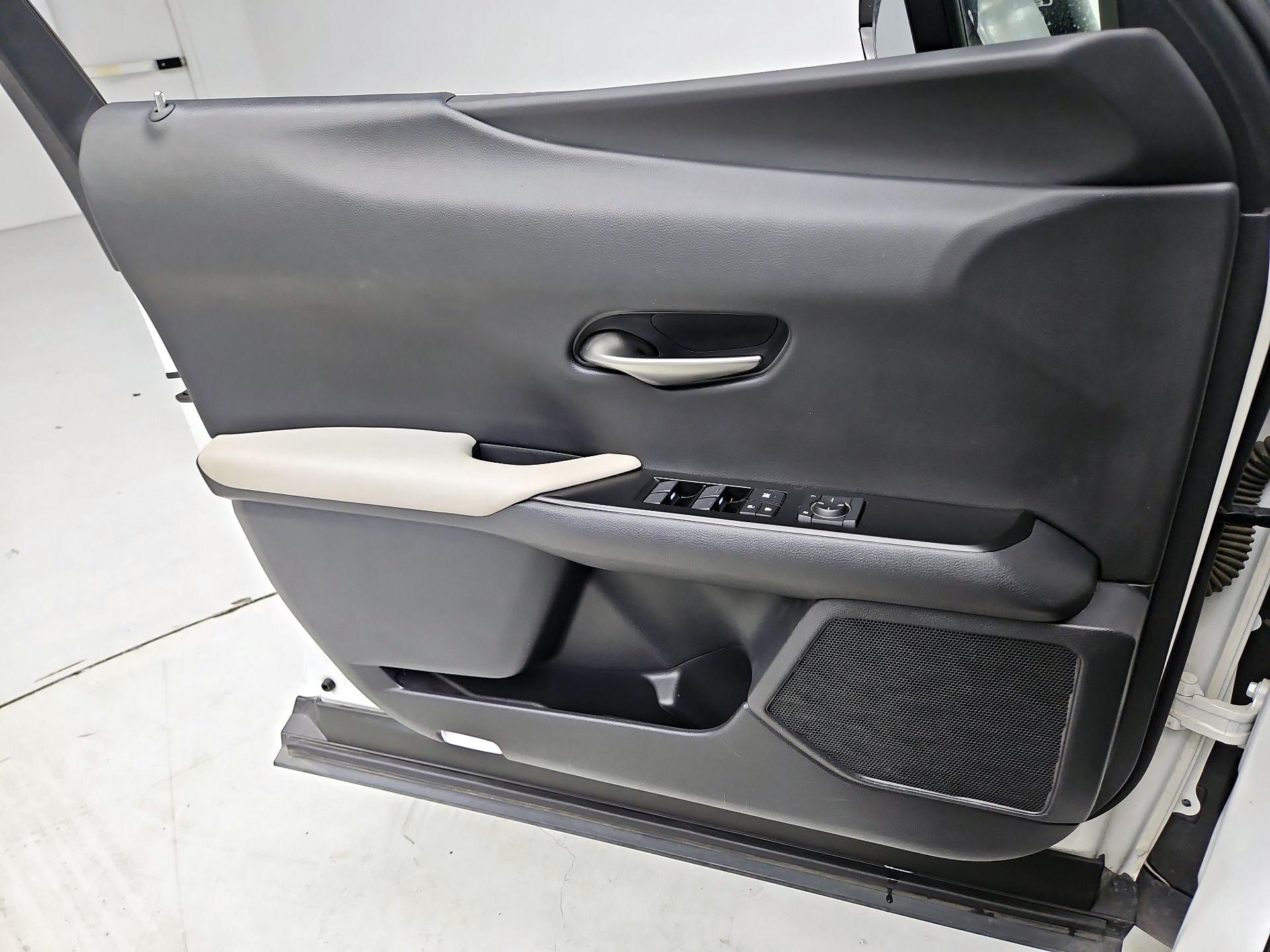 Thumbnail: 2019 Lexus UX - 12