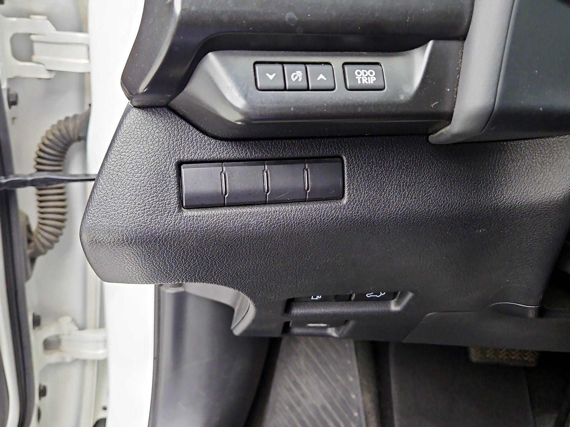 Thumbnail: 2019 Lexus UX - 13