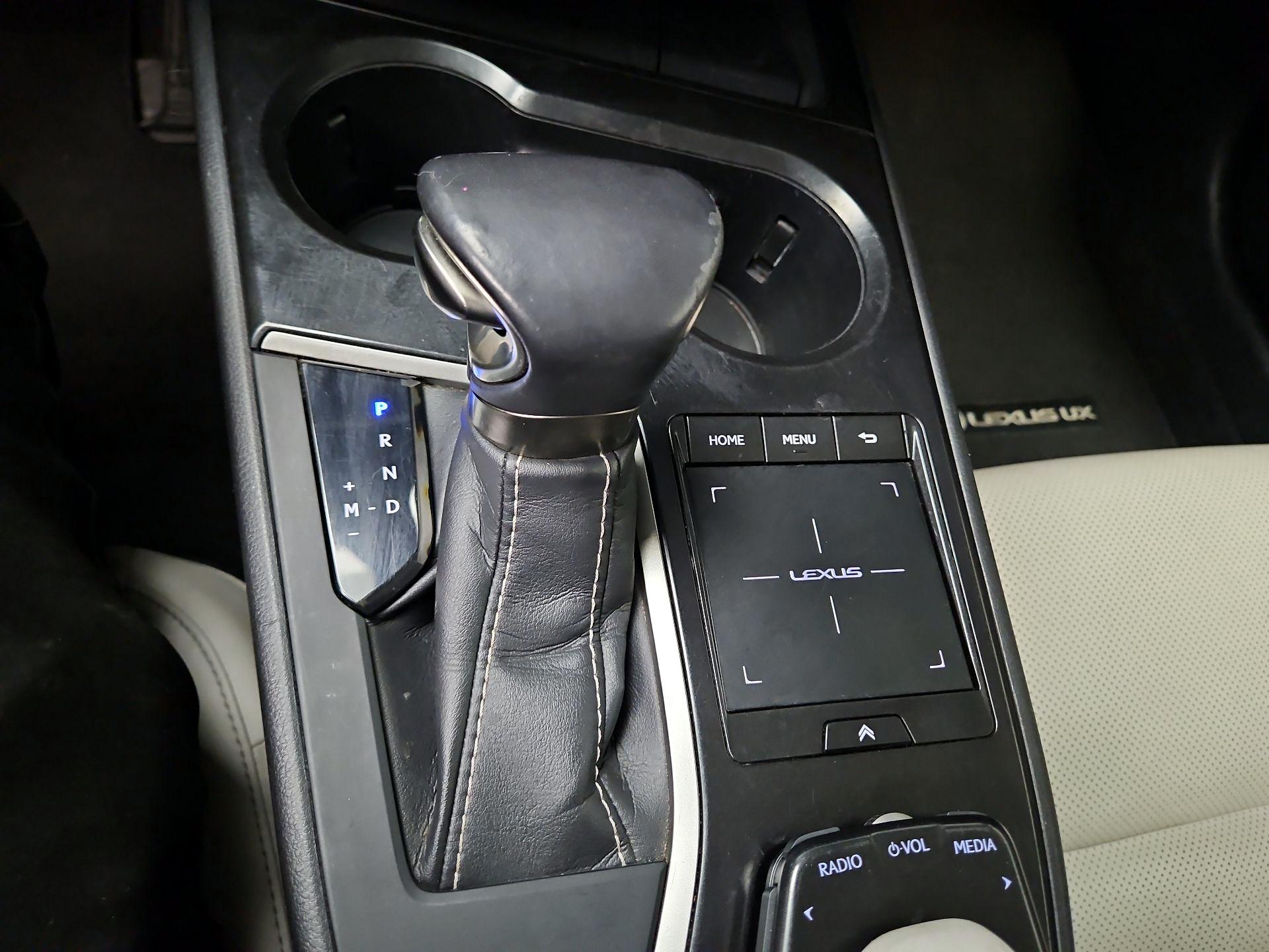 Thumbnail: 2019 Lexus UX - 17