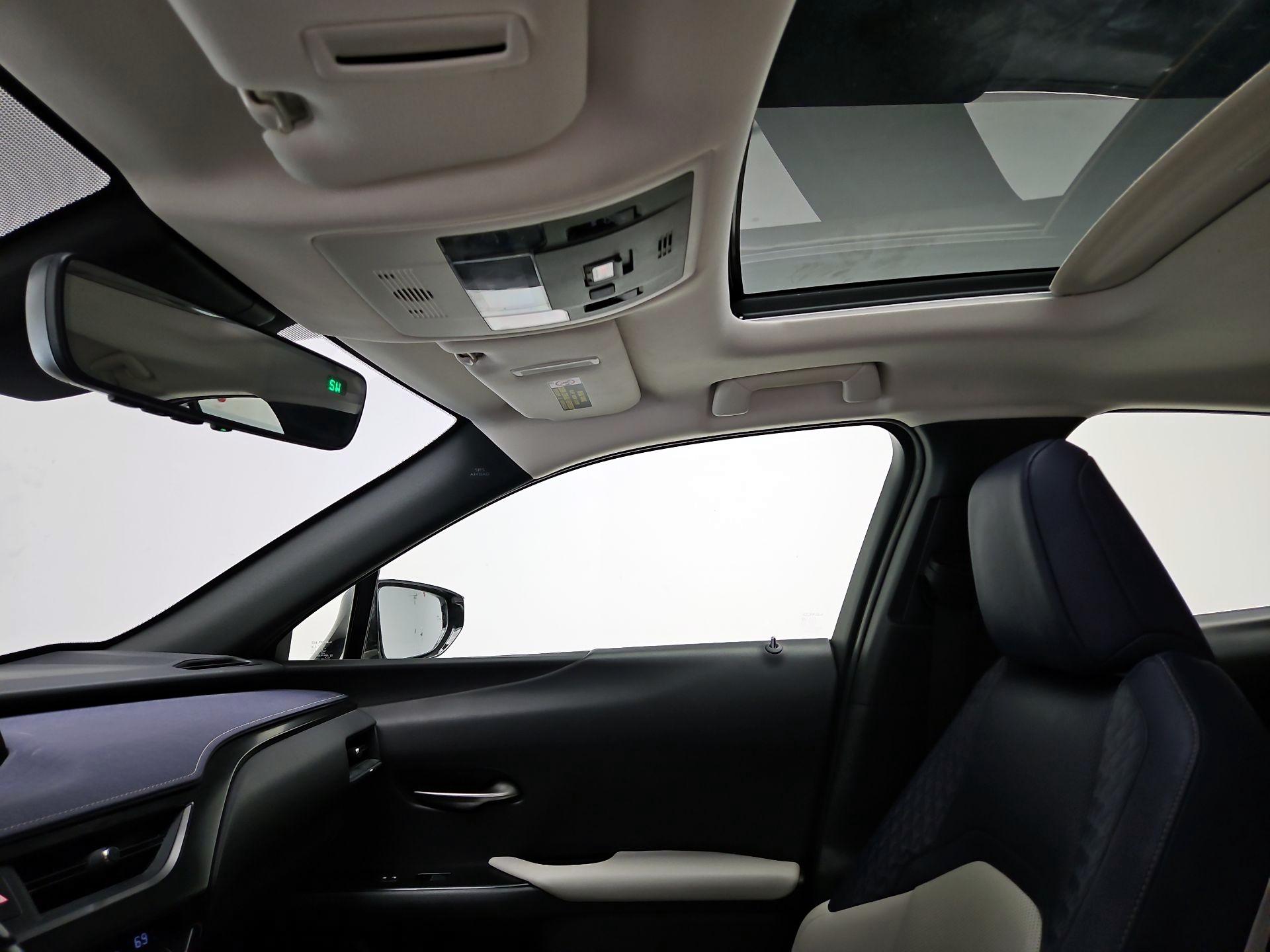 Thumbnail: 2019 Lexus UX - 19