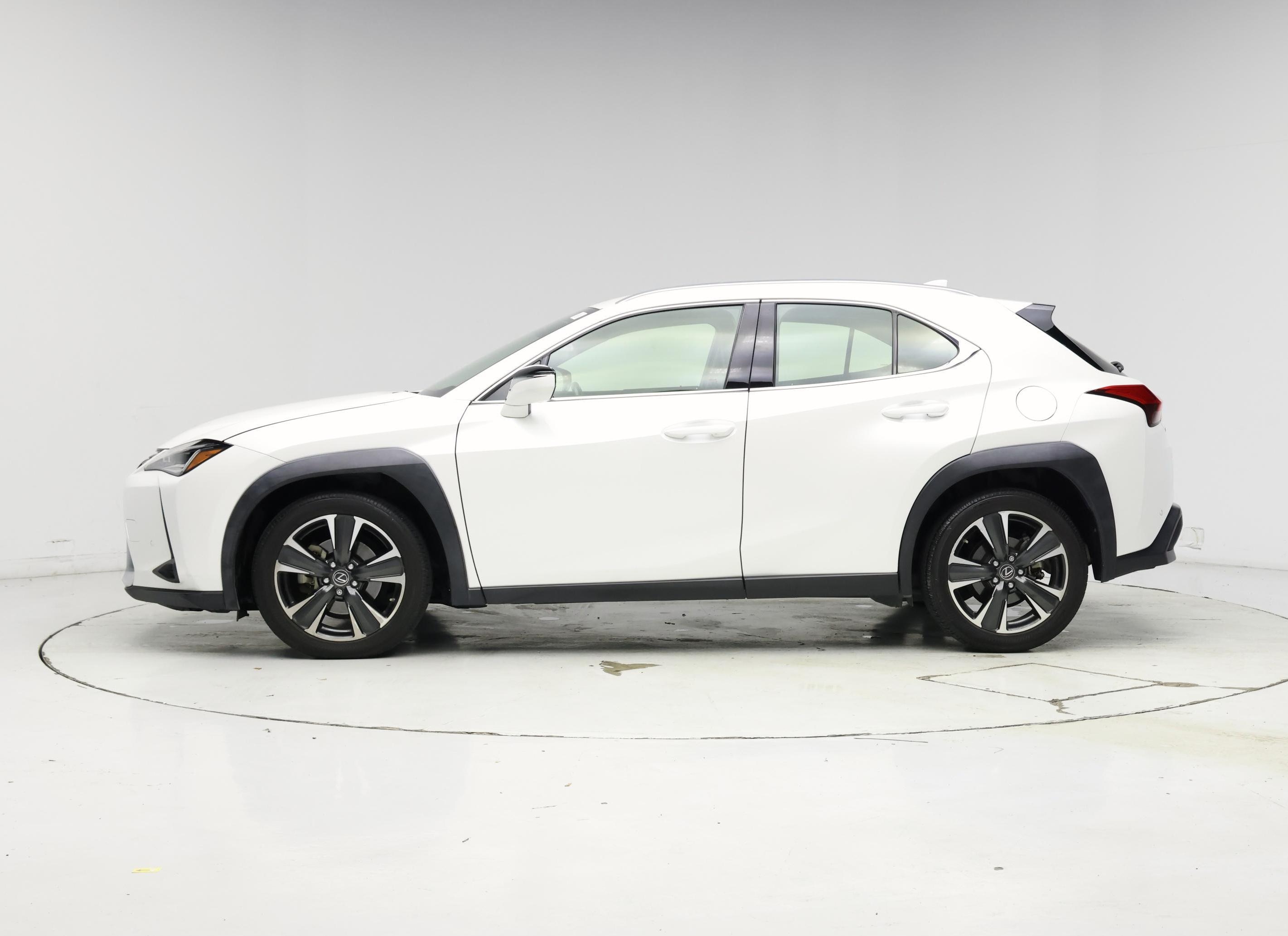 Thumbnail: 2019 Lexus UX - 3