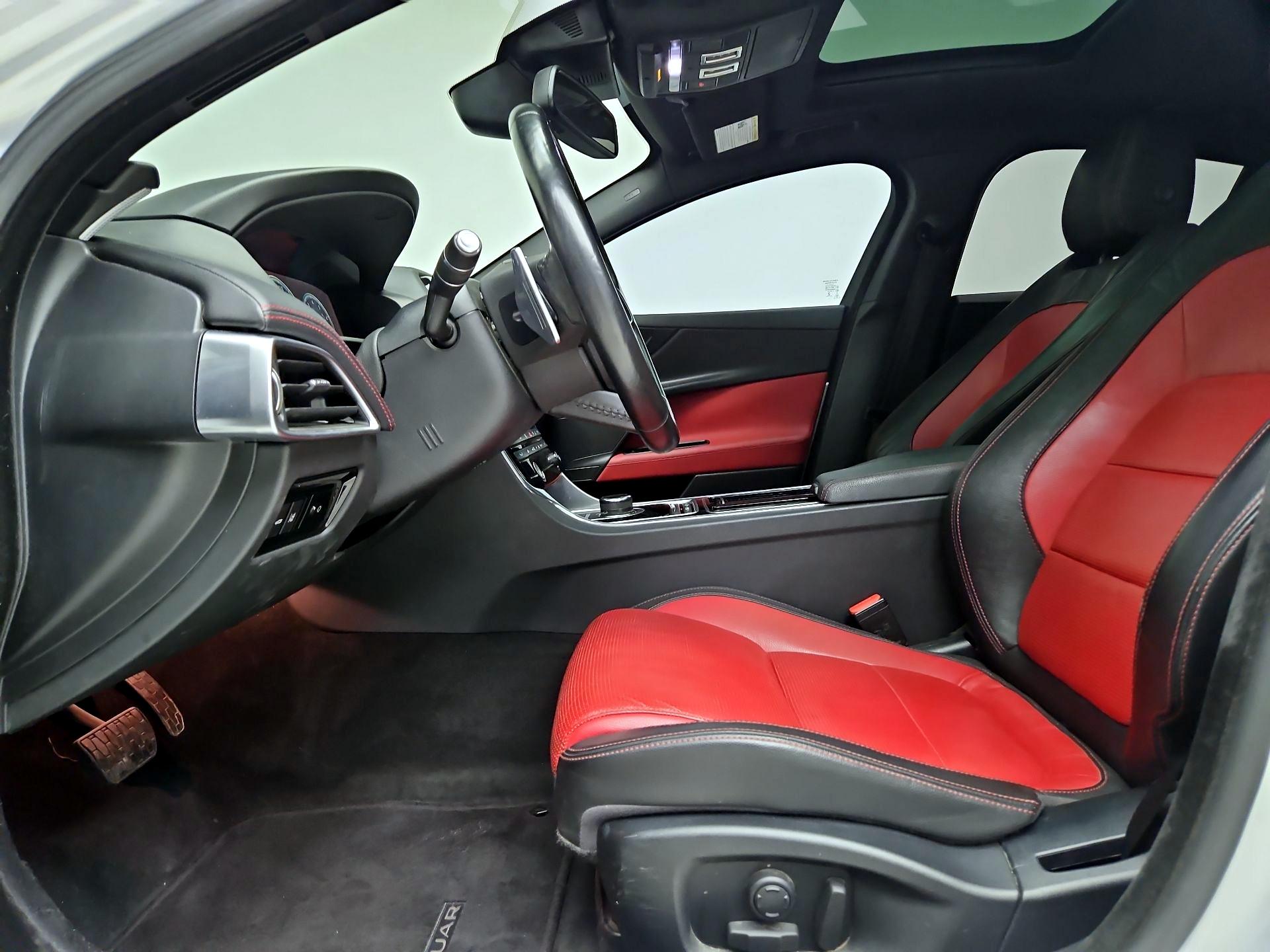 Thumbnail: 2018 Jaguar XE - 11