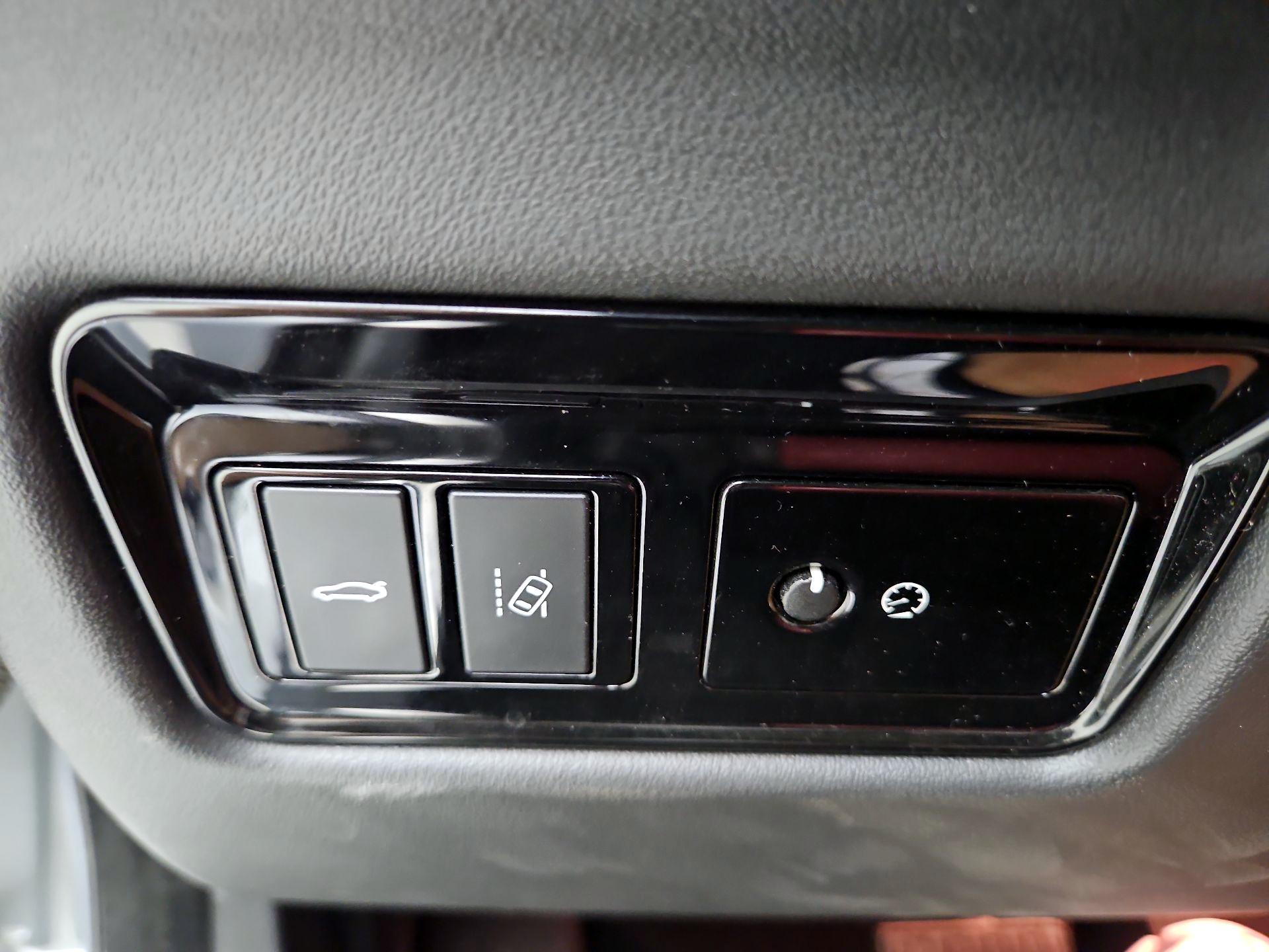 Thumbnail: 2018 Jaguar XE - 13