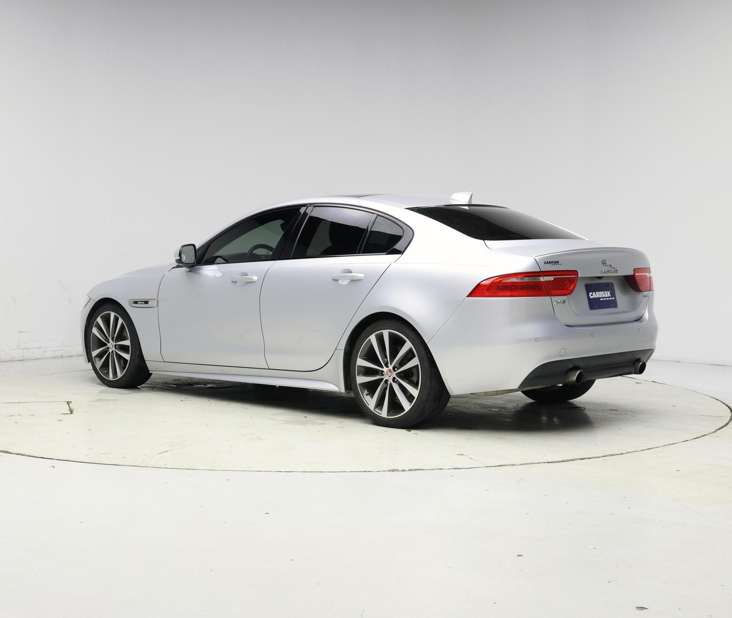 Thumbnail: 2018 Jaguar XE - 2