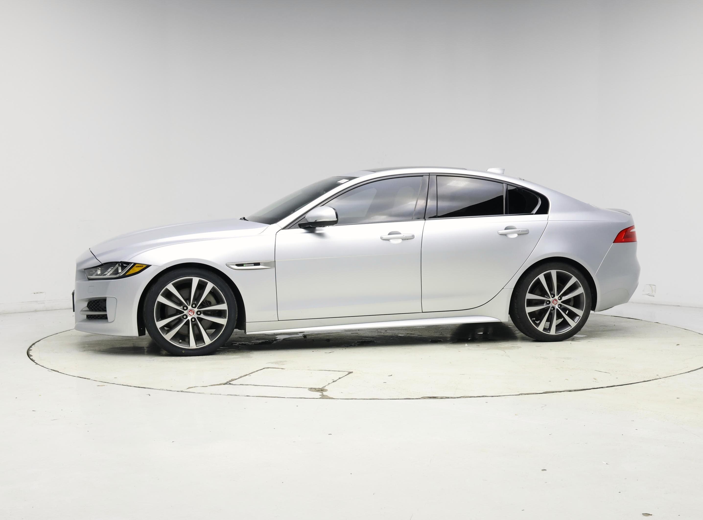 Thumbnail: 2018 Jaguar XE - 3