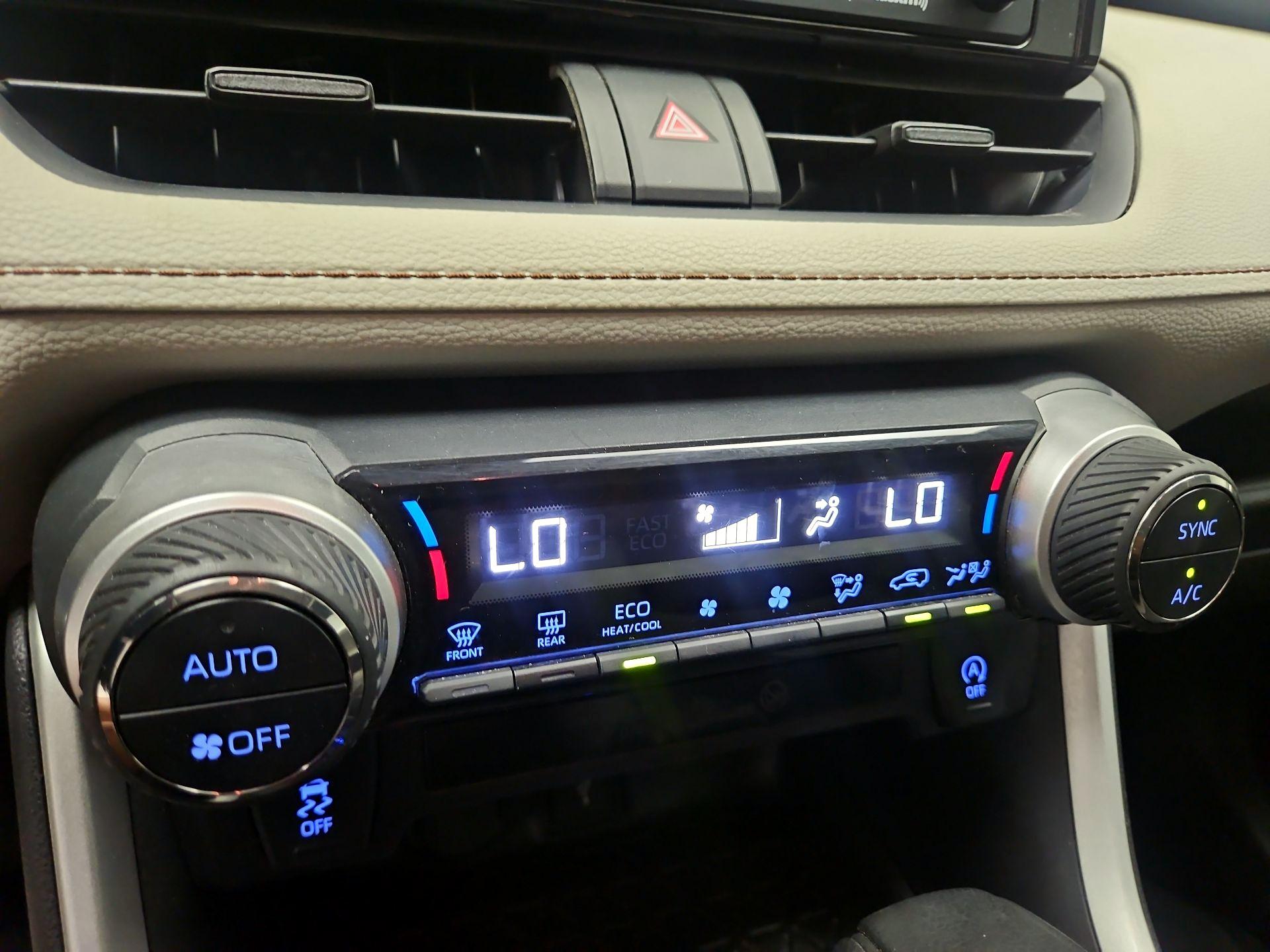 Thumbnail: 2020 Toyota RAV4 - 16