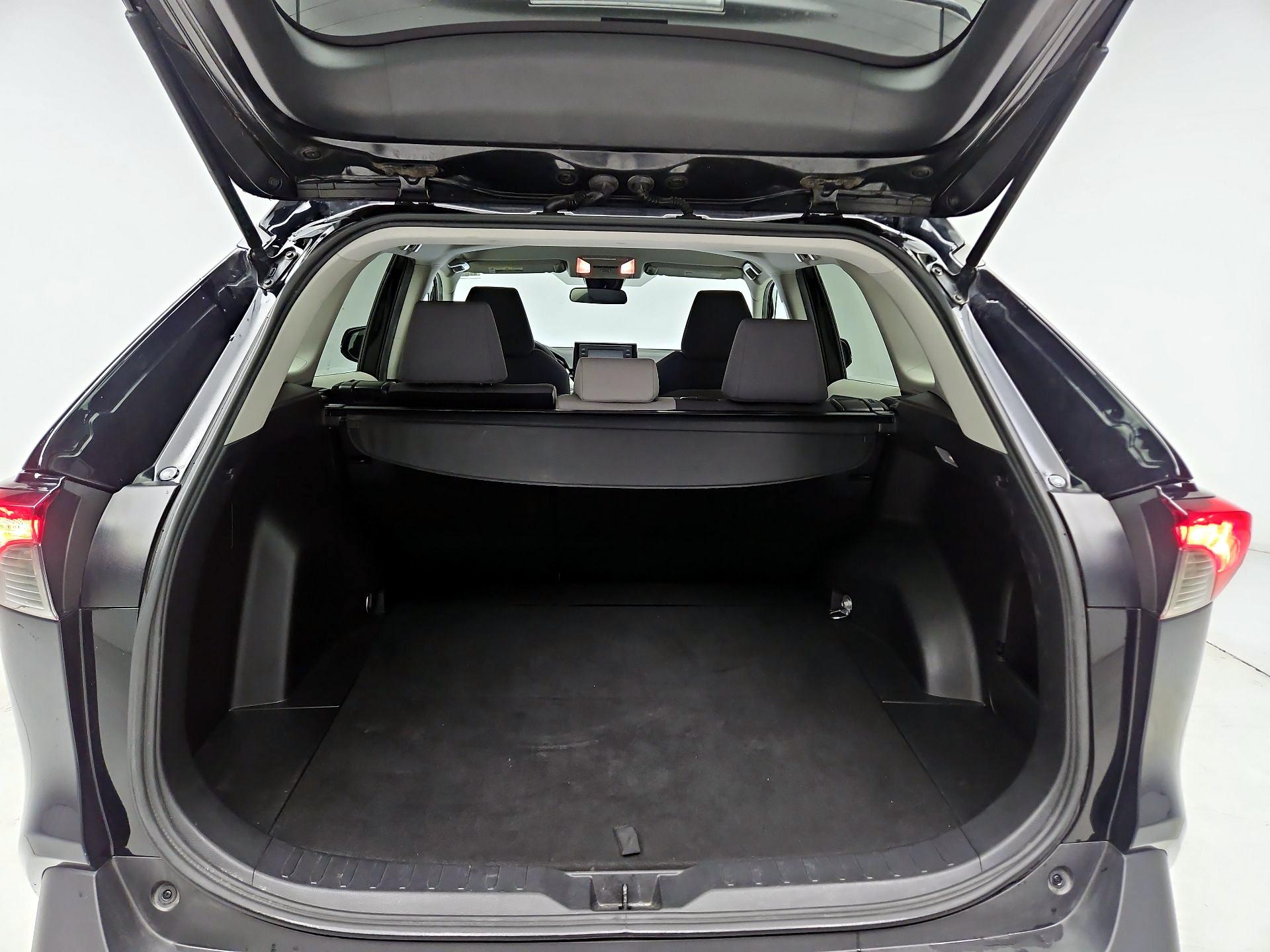 Thumbnail: 2020 Toyota RAV4 - 20
