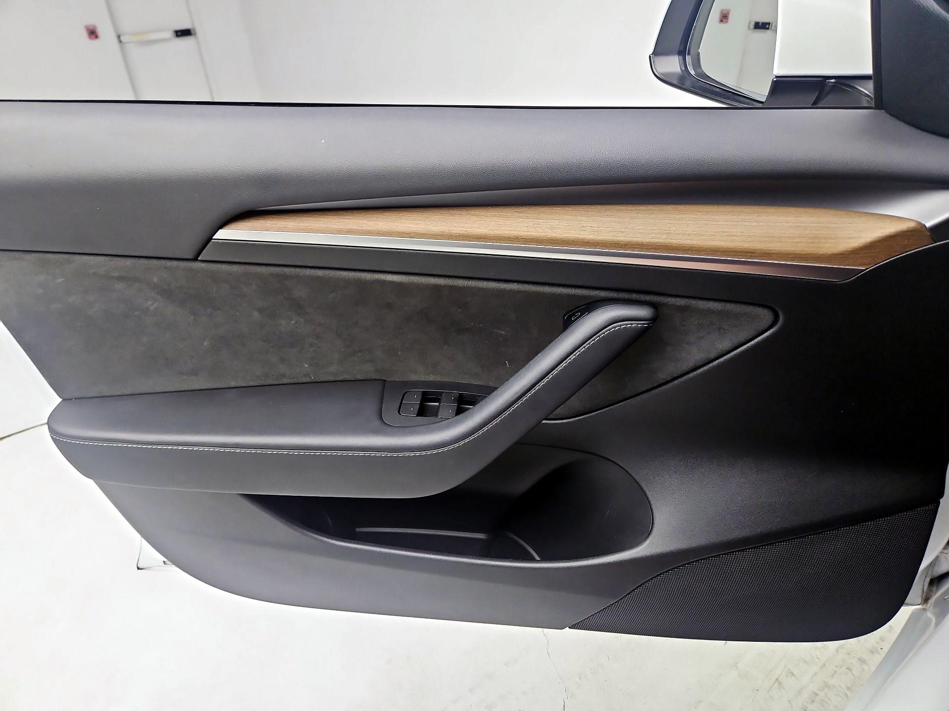 Thumbnail: 2023 Tesla Model 3 - 12