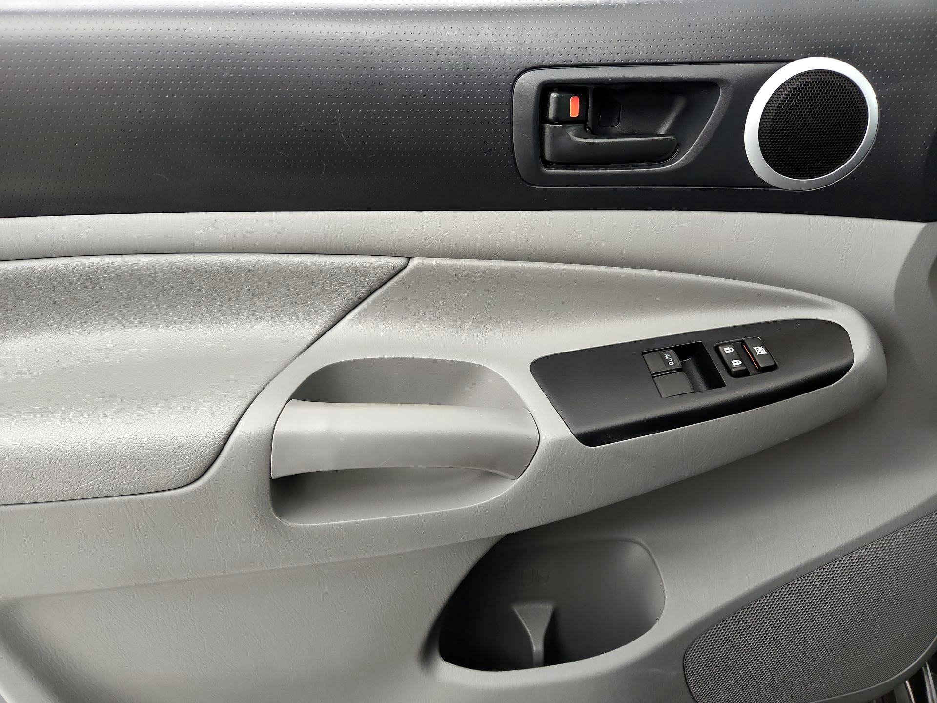 Thumbnail: 2014 Toyota Tacoma - 12