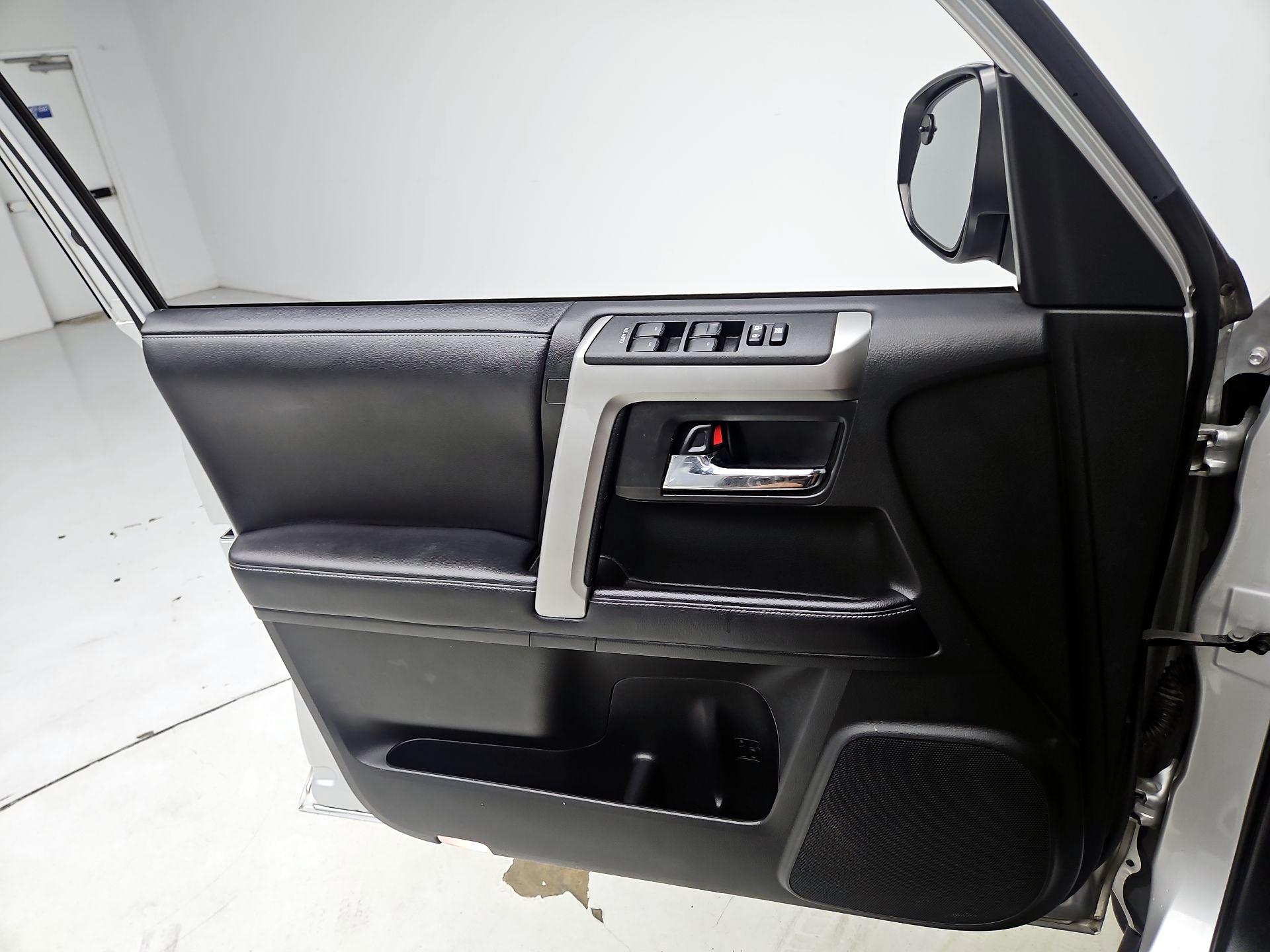 Thumbnail: 2019 Toyota 4Runner - 12