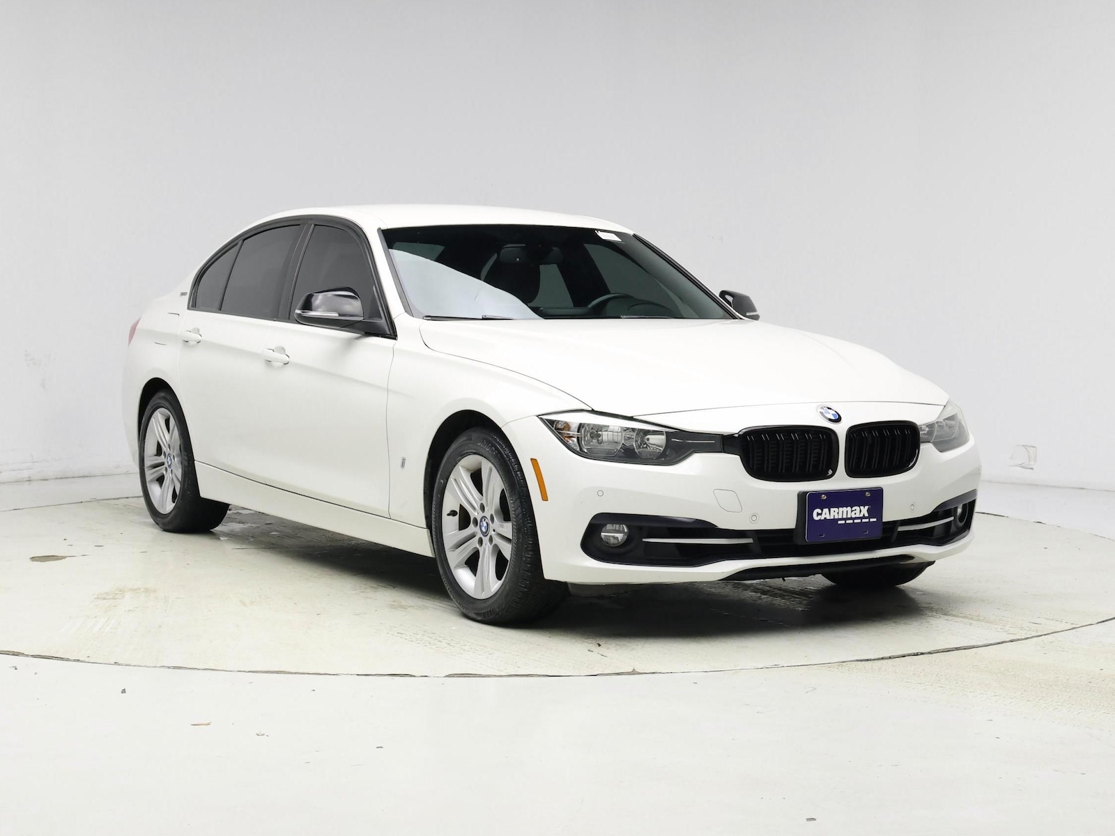2017 BMW 3 Series 330e - Photo 2