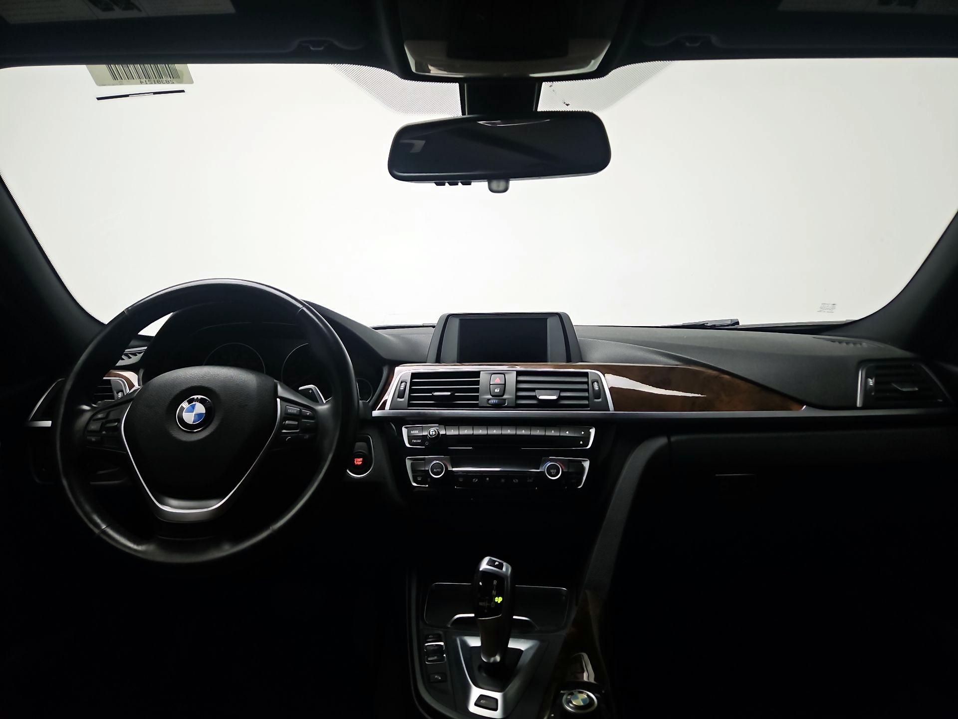 Thumbnail: 2017 BMW 3 Series - 9