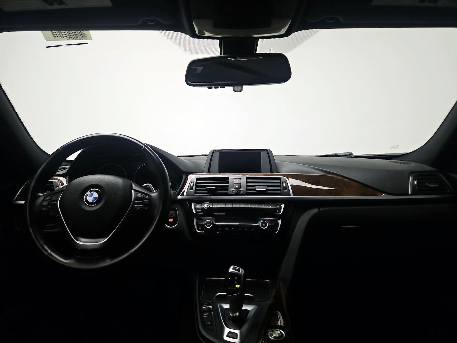 2017 BMW 3 Series 330e - Photo 10