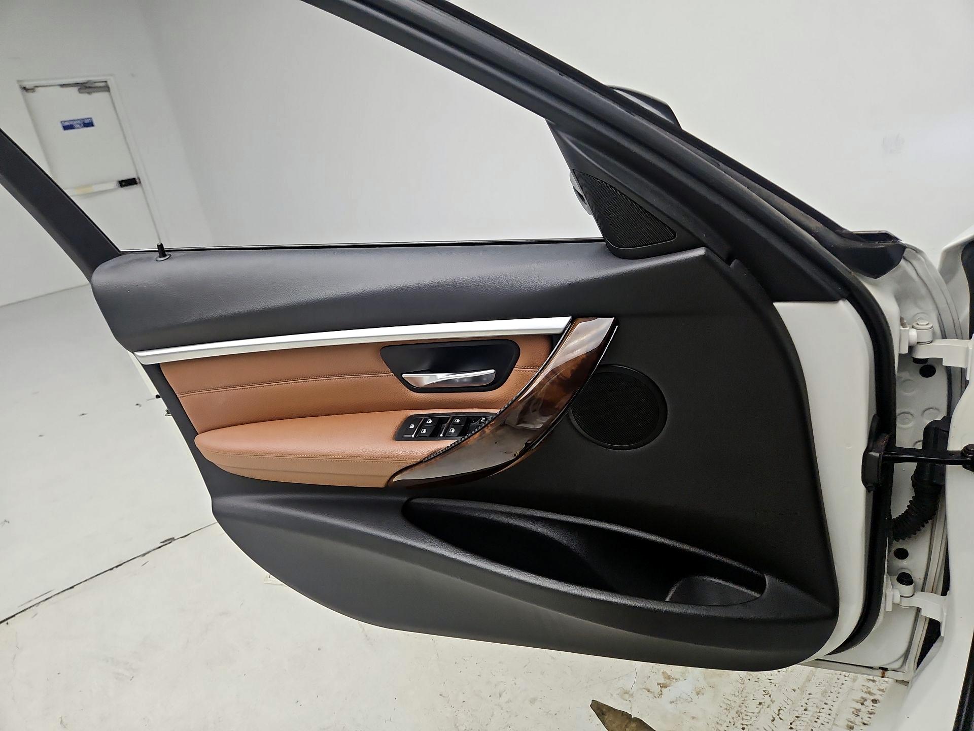 Thumbnail: 2017 BMW 3 Series - 12