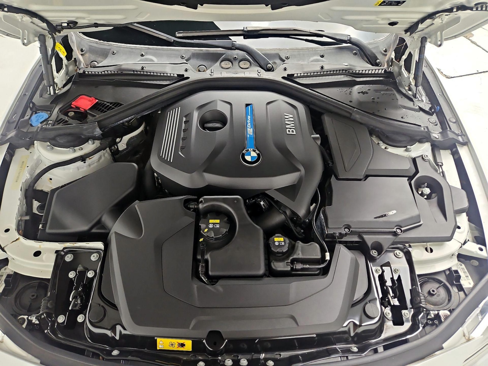 2017 BMW 3 Series 330e - Photo 22