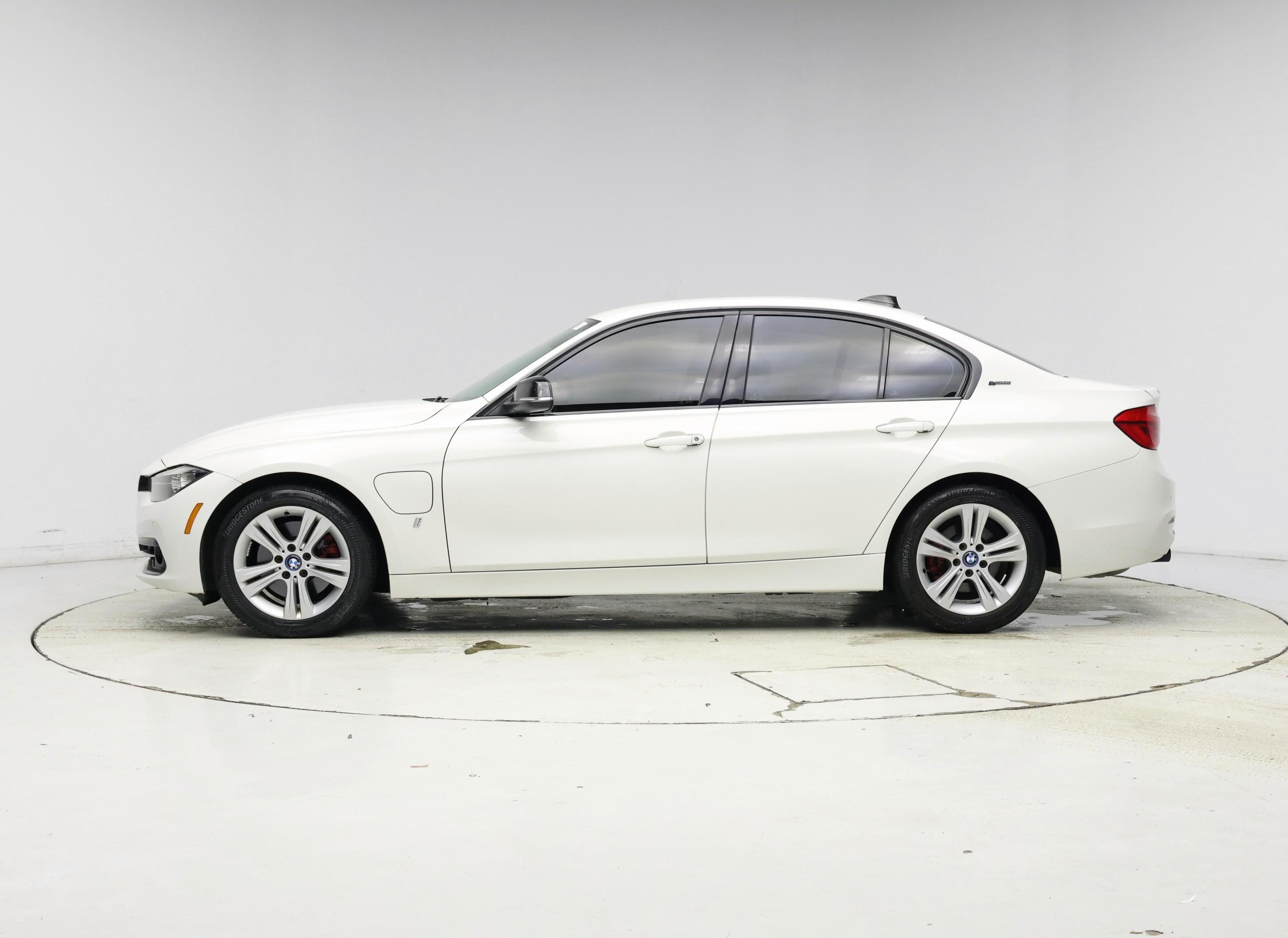 Thumbnail: 2017 BMW 3 Series - 3