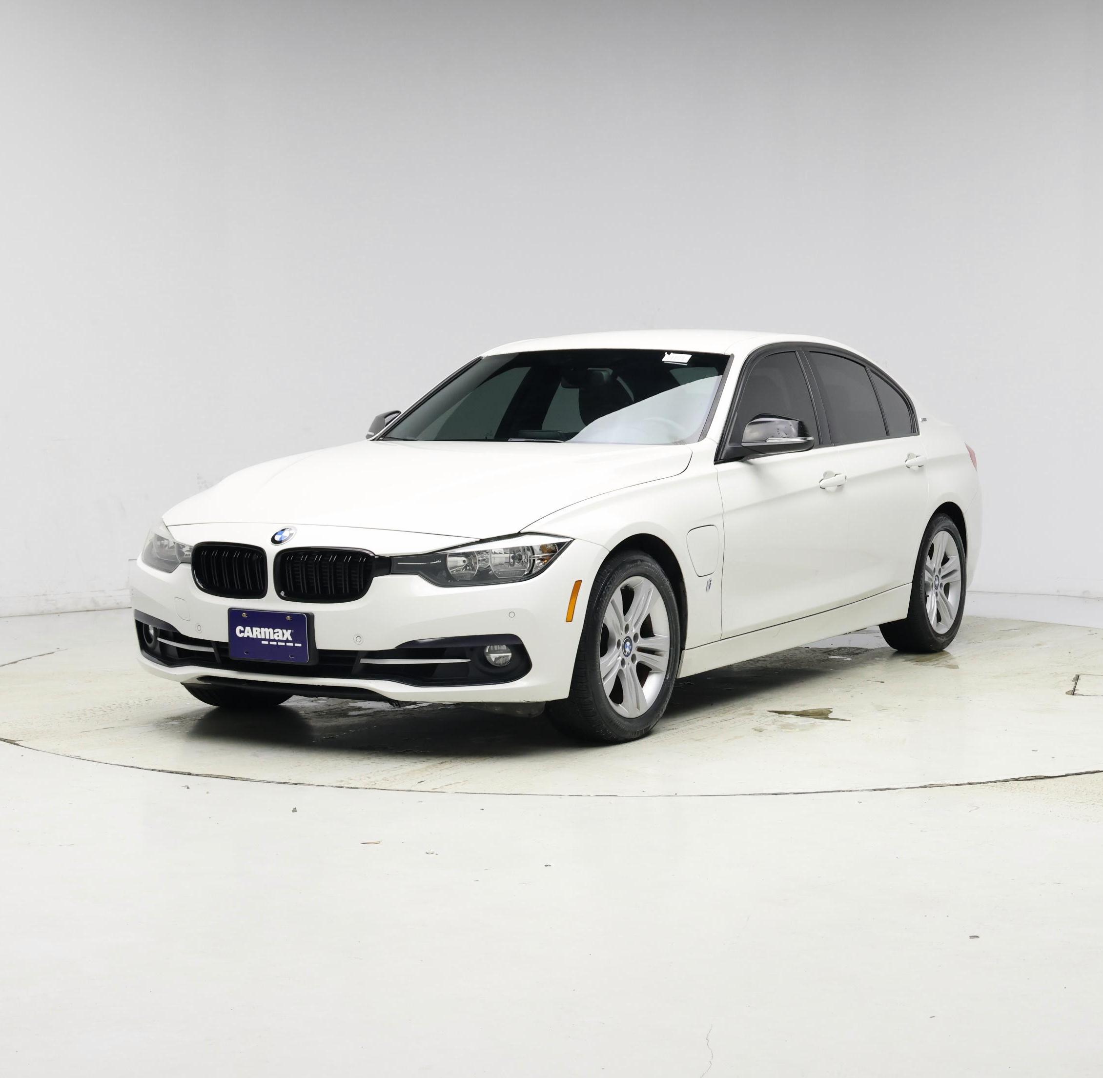 Thumbnail: 2017 BMW 3 Series - 4
