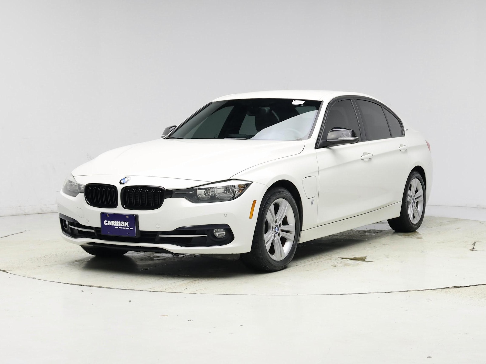 2017 BMW 3 Series 330e - Photo 5