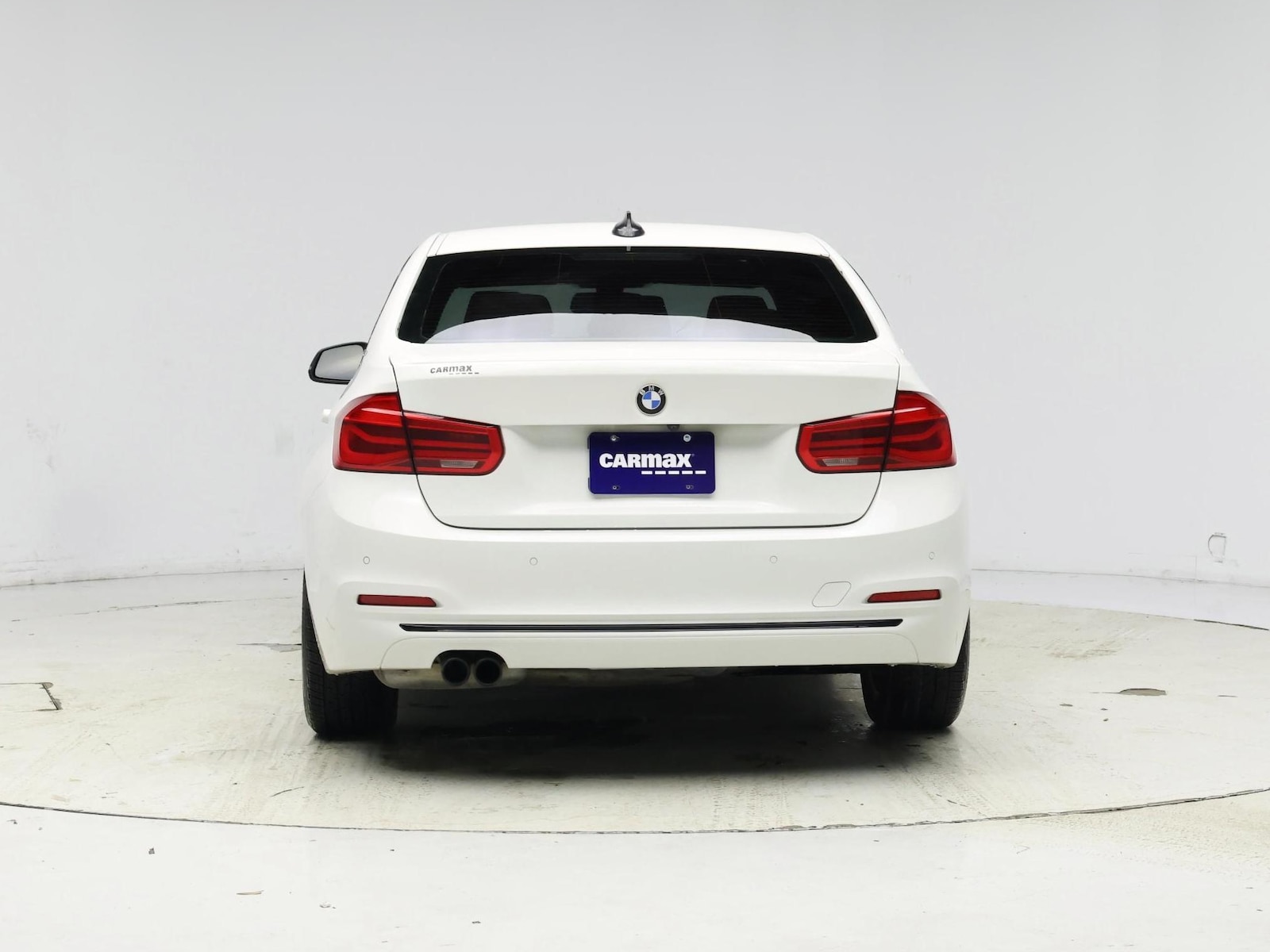 2017 BMW 3 Series 330e - Photo 7