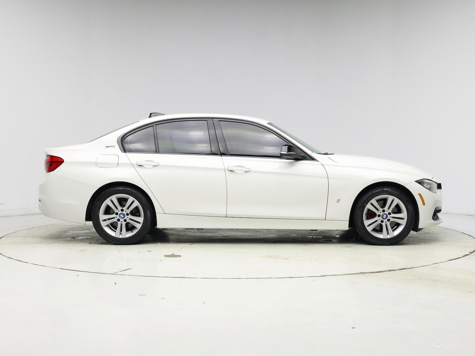 2017 BMW 3 Series 330e - Photo 8