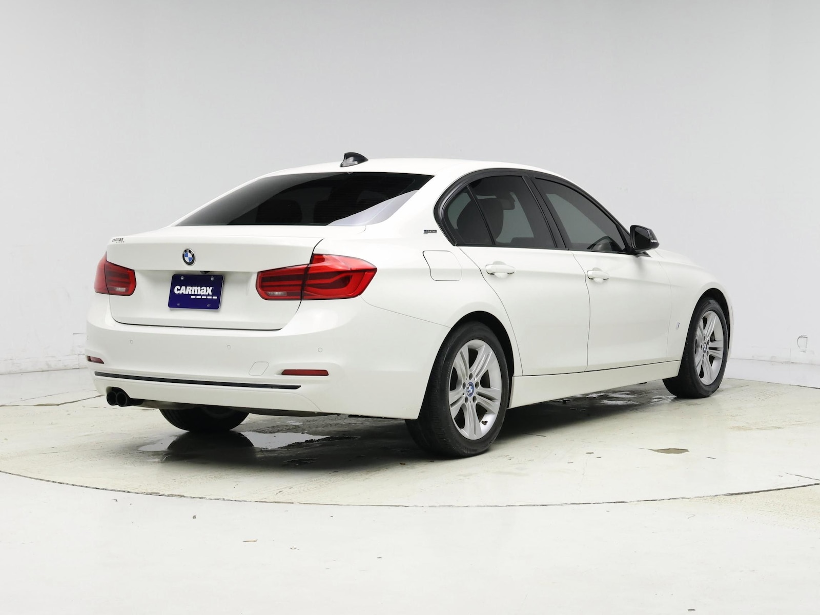 2017 BMW 3 Series 330e - Photo 9