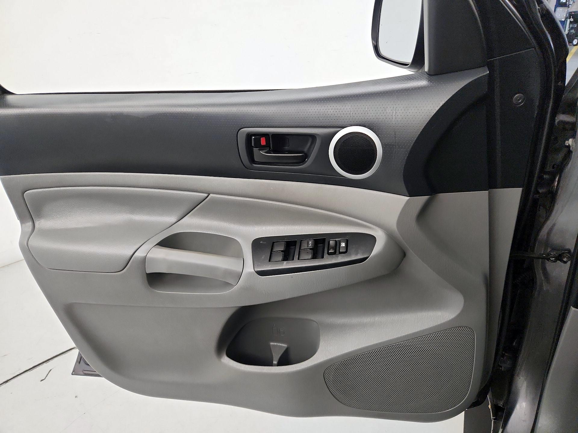 Thumbnail: 2015 Toyota Tacoma - 12