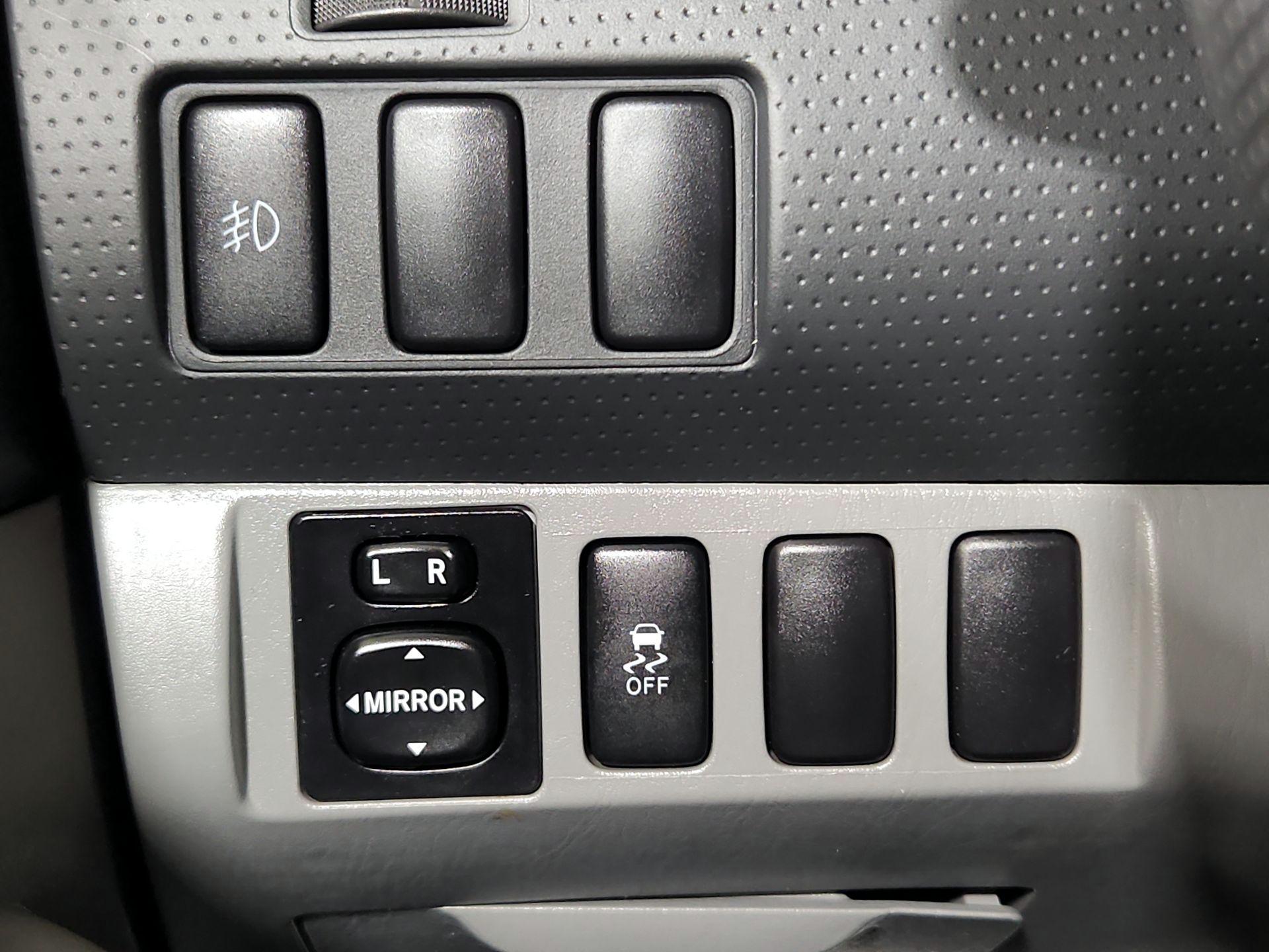 Thumbnail: 2015 Toyota Tacoma - 13