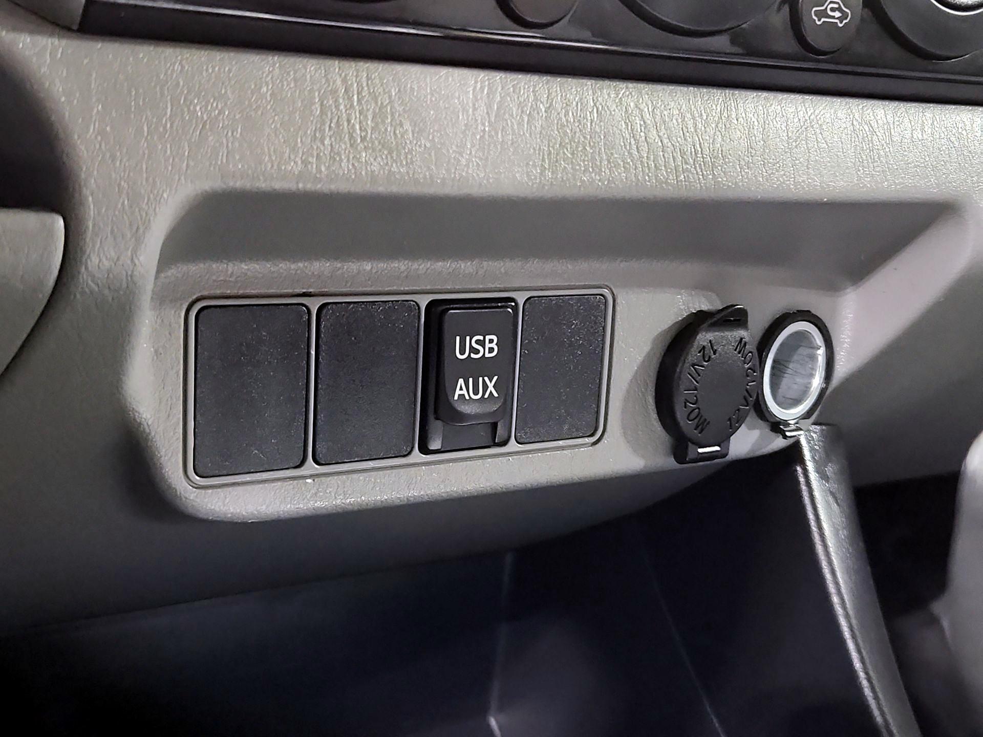 Thumbnail: 2015 Toyota Tacoma - 18