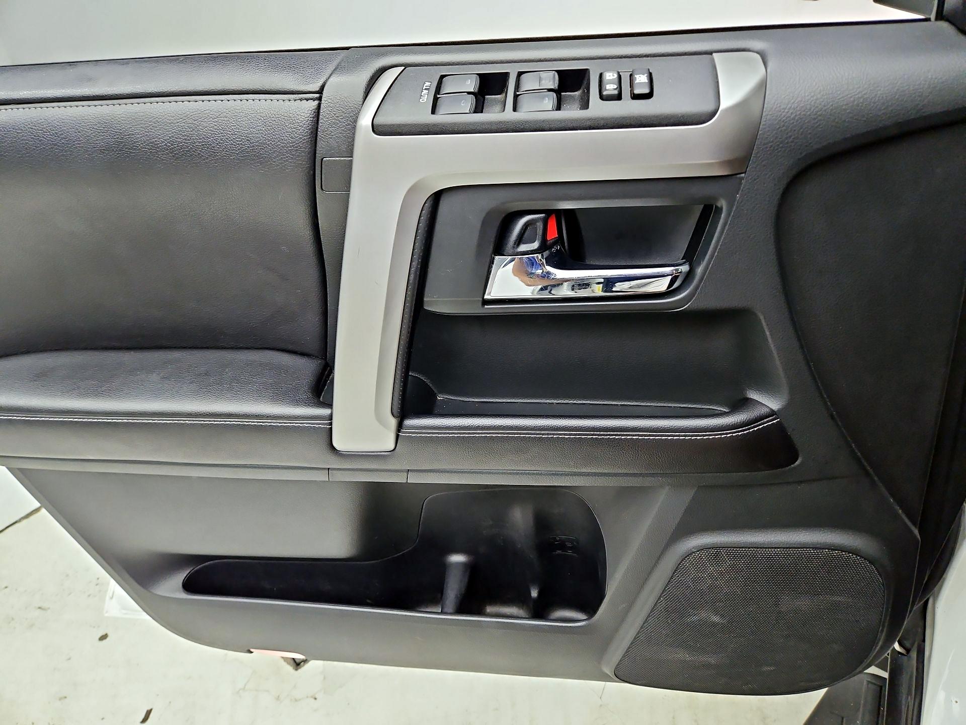Thumbnail: 2016 Toyota 4Runner - 12