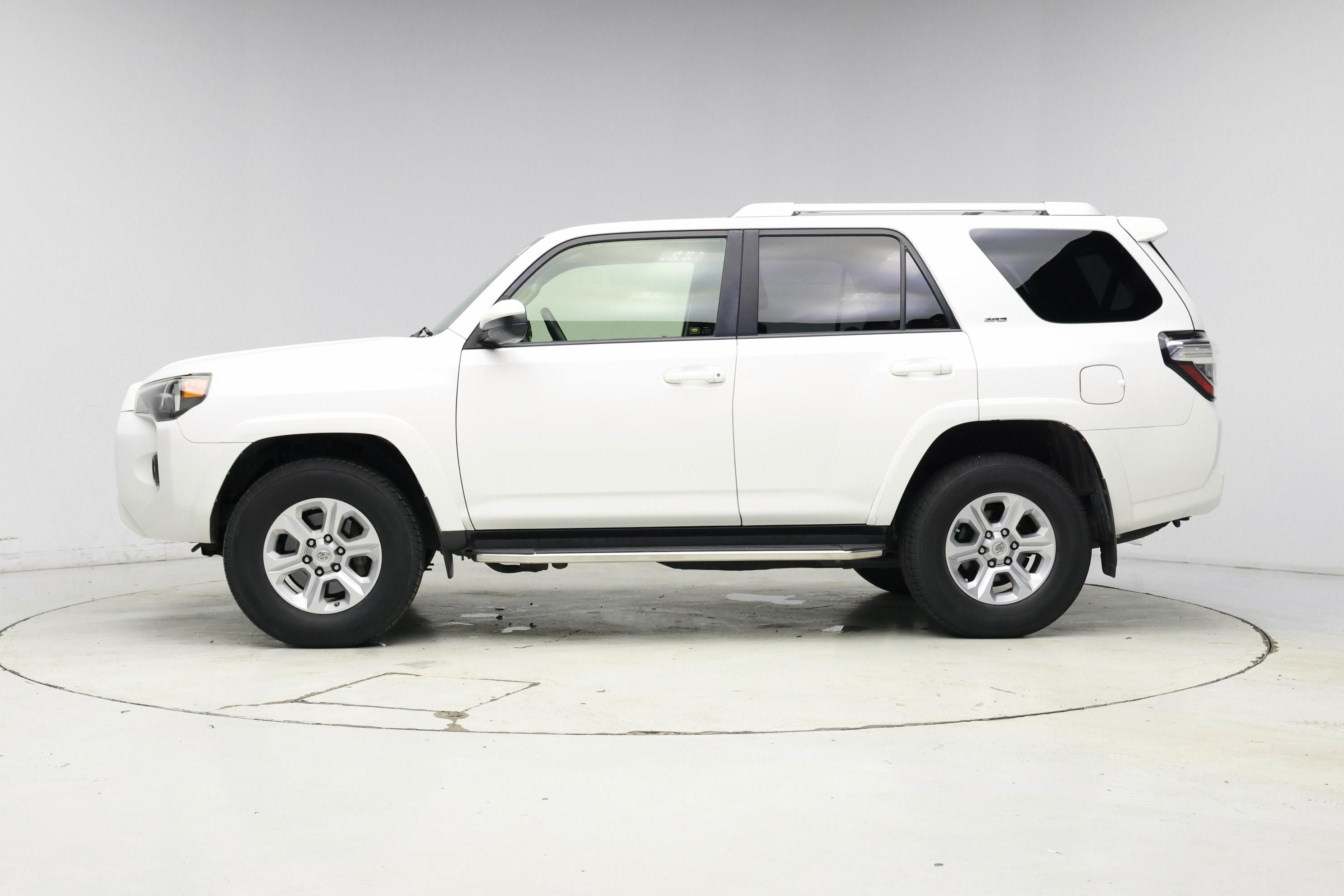 Thumbnail: 2016 Toyota 4Runner - 3