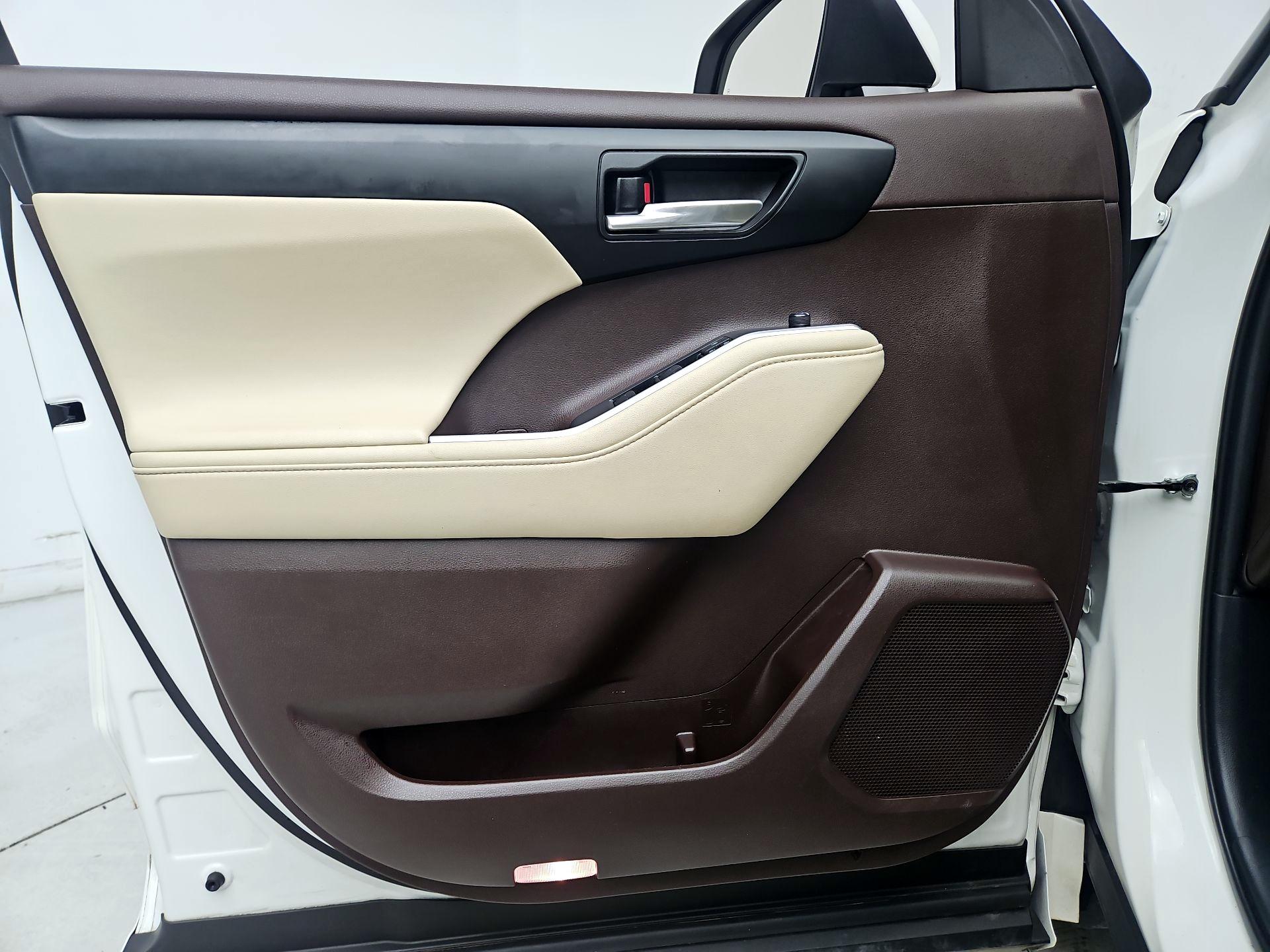 Thumbnail: 2021 Toyota Highlander - 12