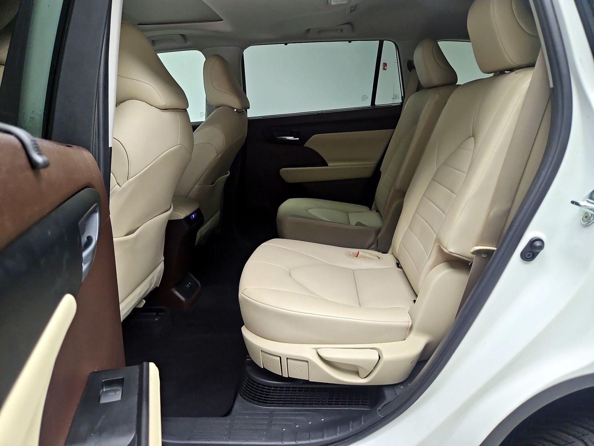 Thumbnail: 2021 Toyota Highlander - 20