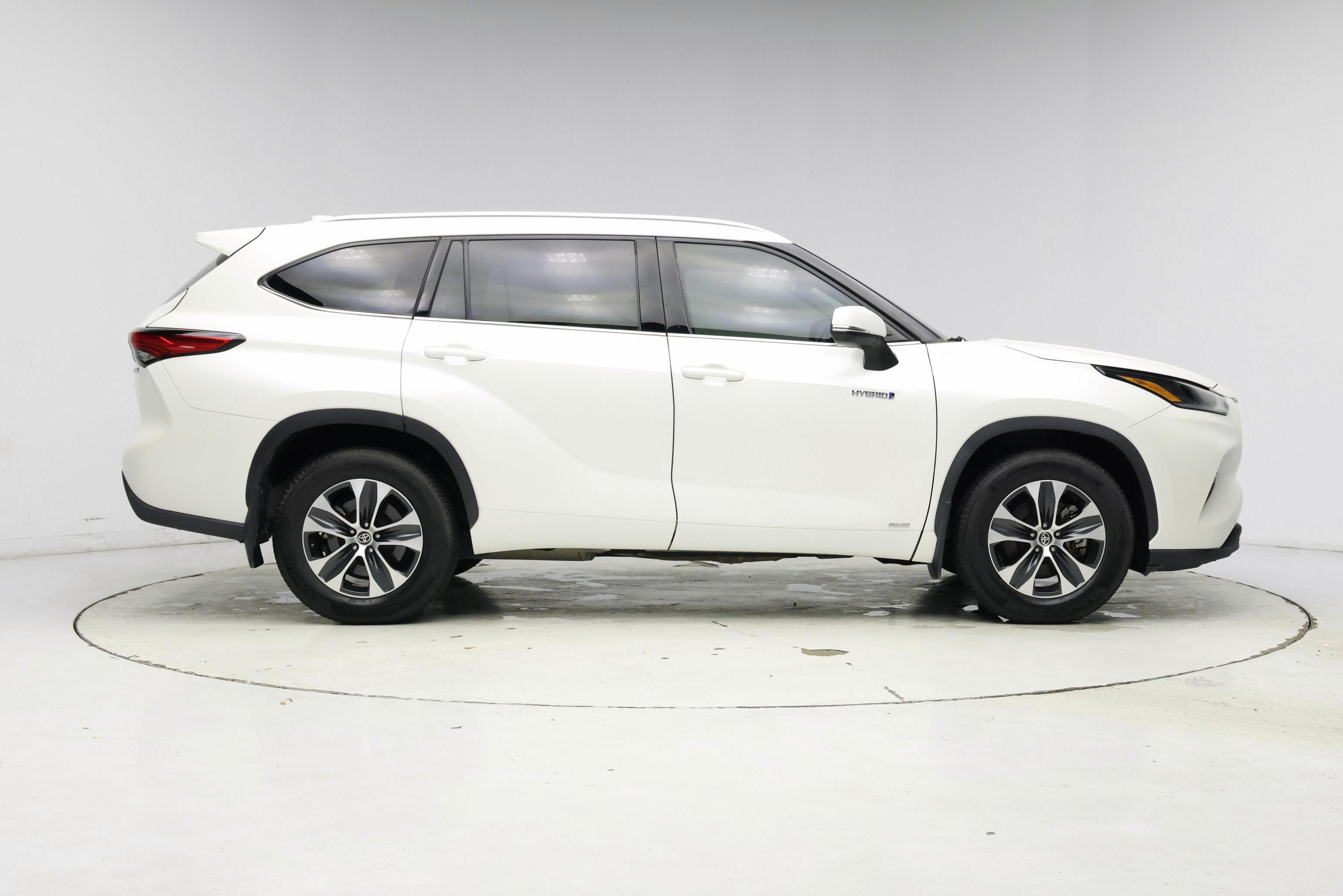 Thumbnail: 2021 Toyota Highlander - 7