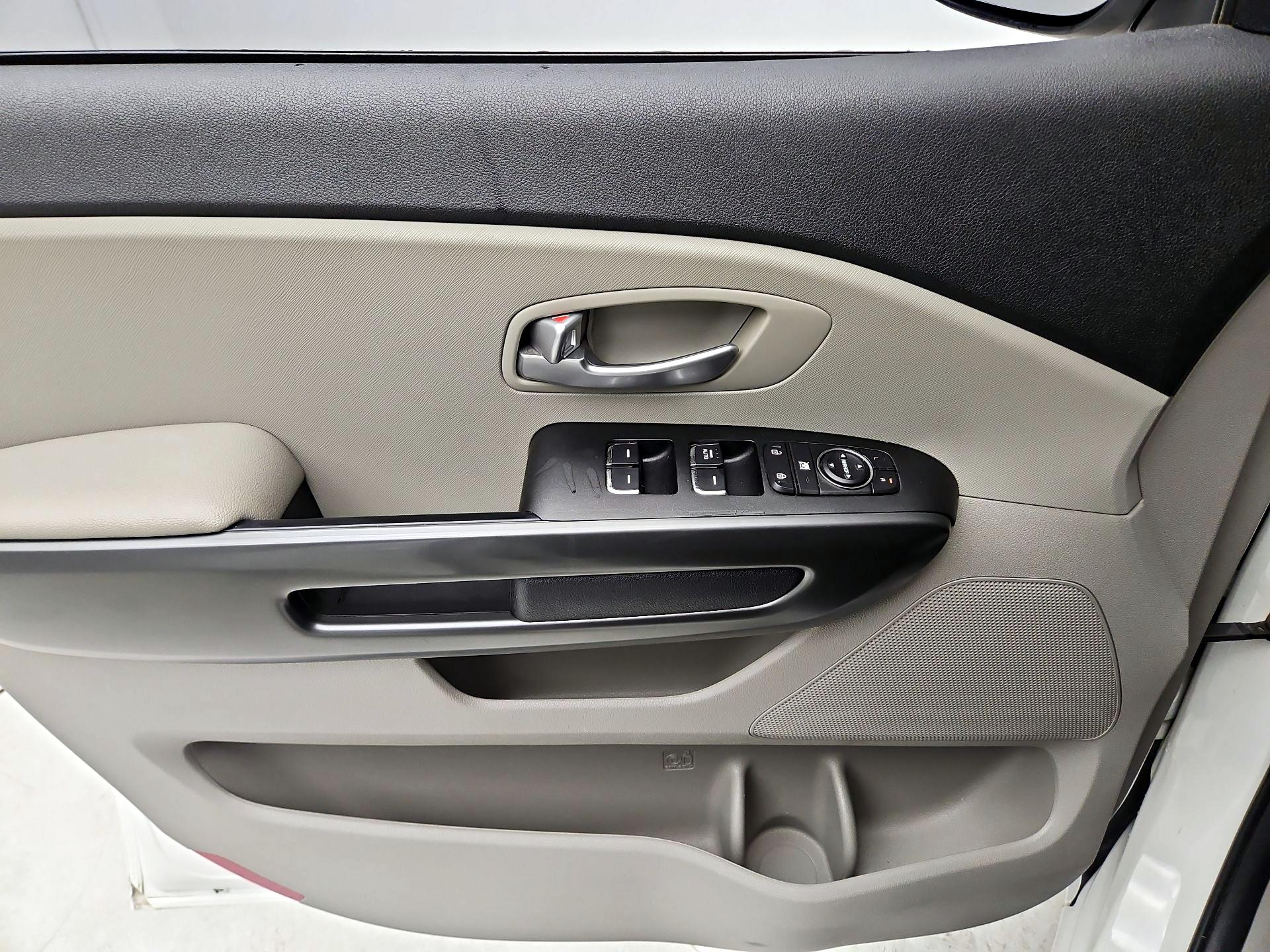 Thumbnail: 2021 Kia Sedona - 12
