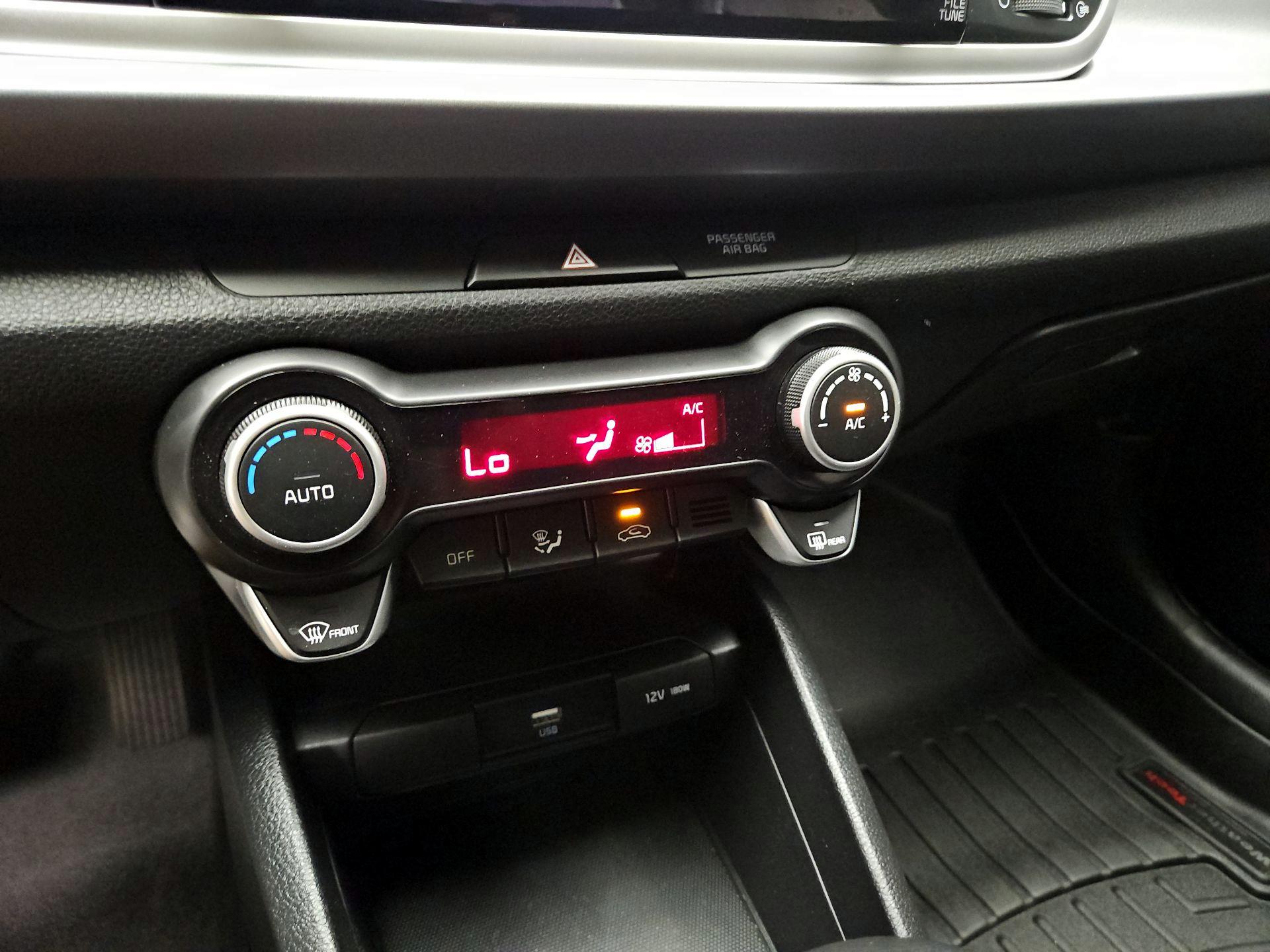 Thumbnail: 2023 Kia Rio - 16