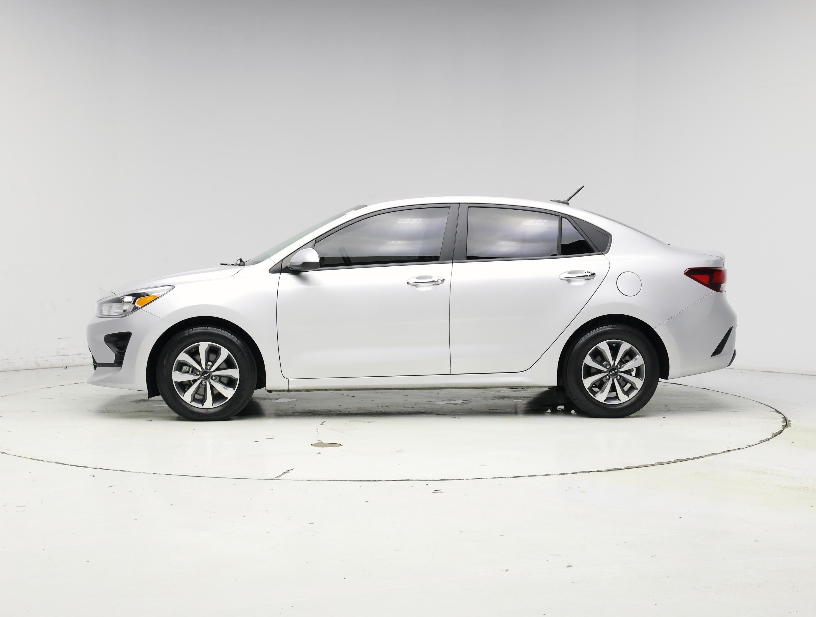 Thumbnail: 2023 Kia Rio - 3