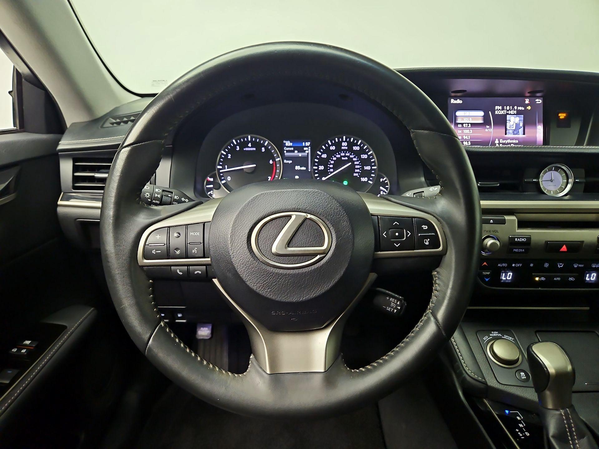 Thumbnail: 2016 Lexus ES - 10