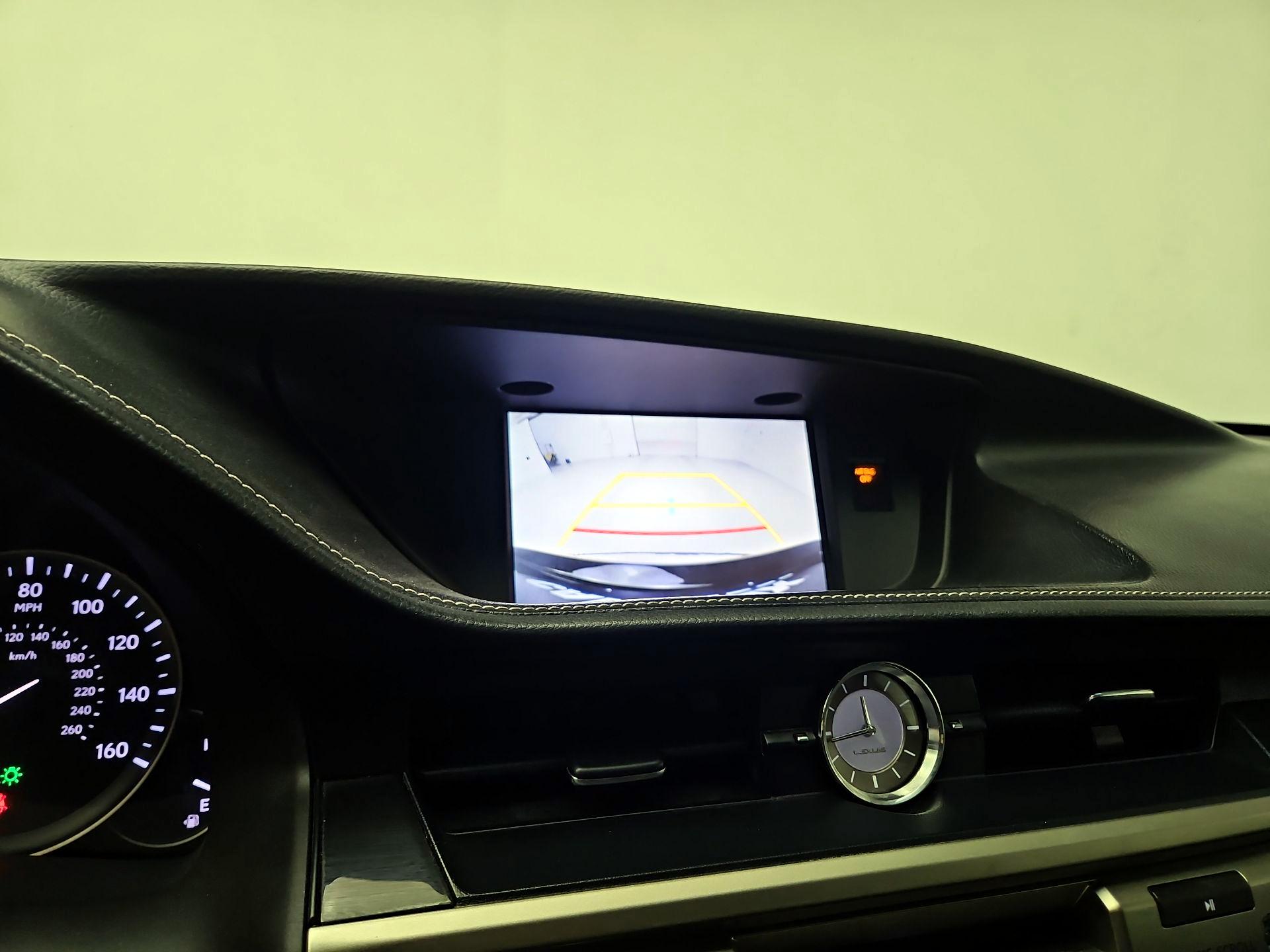 Thumbnail: 2016 Lexus ES - 14