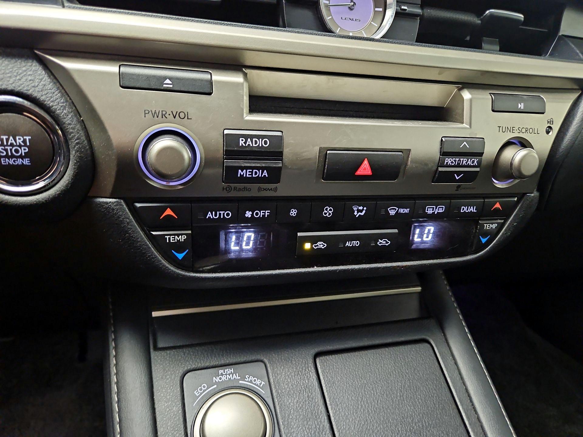 Thumbnail: 2016 Lexus ES - 16