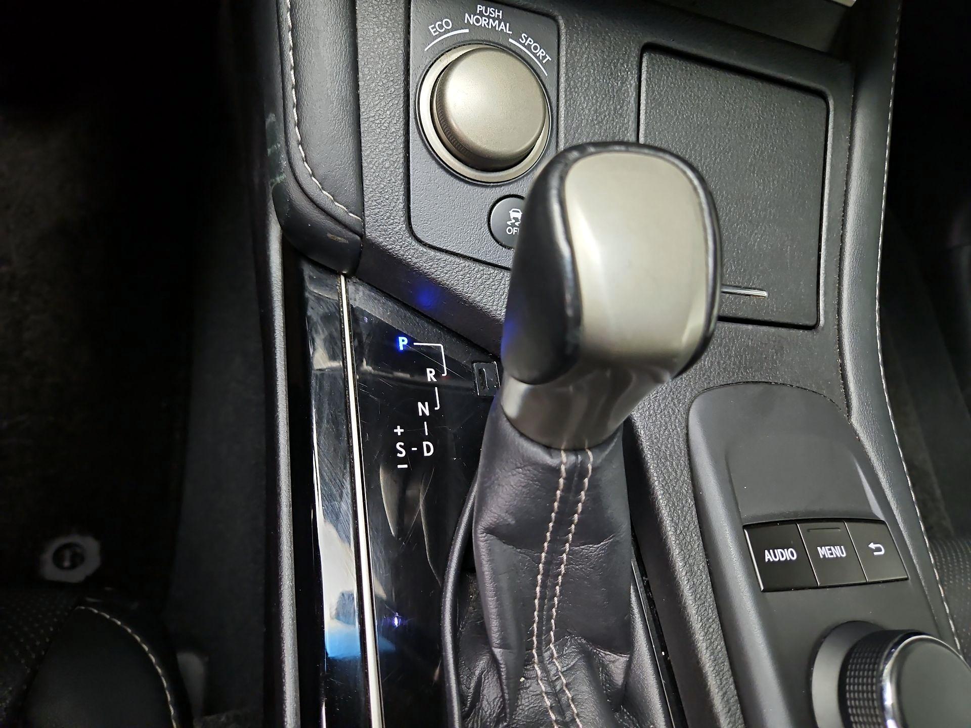 Thumbnail: 2016 Lexus ES - 17