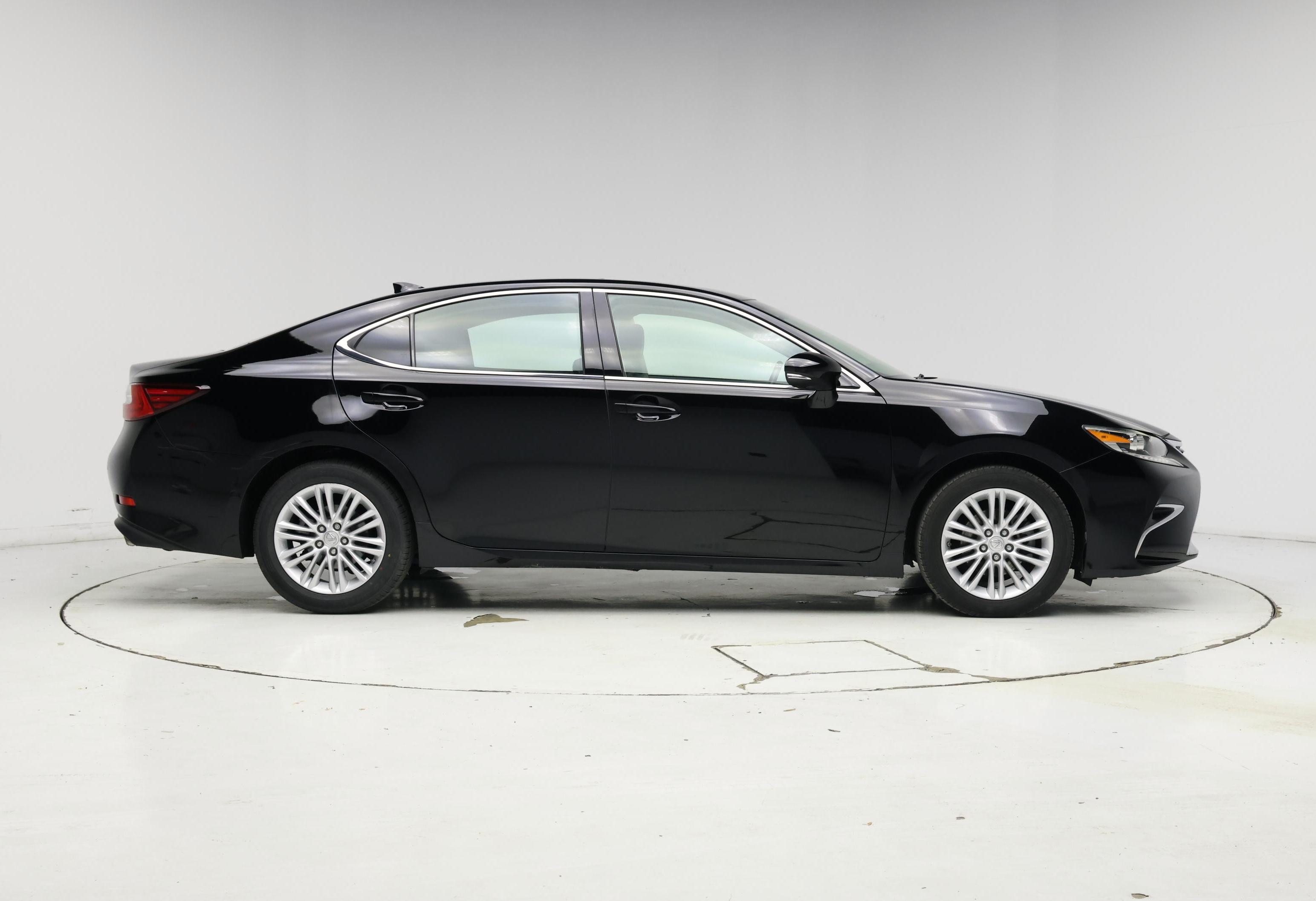 Thumbnail: 2016 Lexus ES - 7