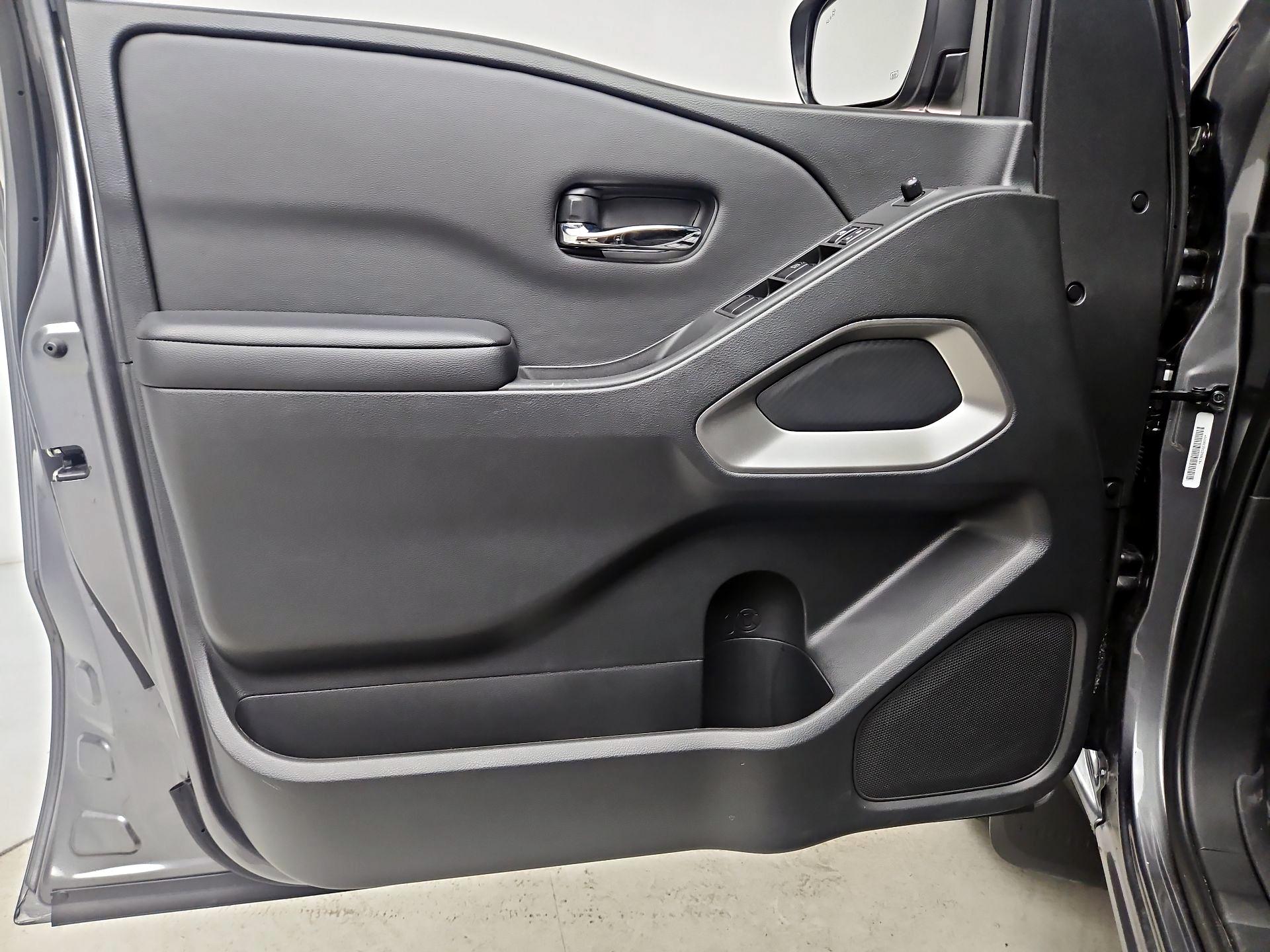 Thumbnail: 2025 Nissan Frontier - 12