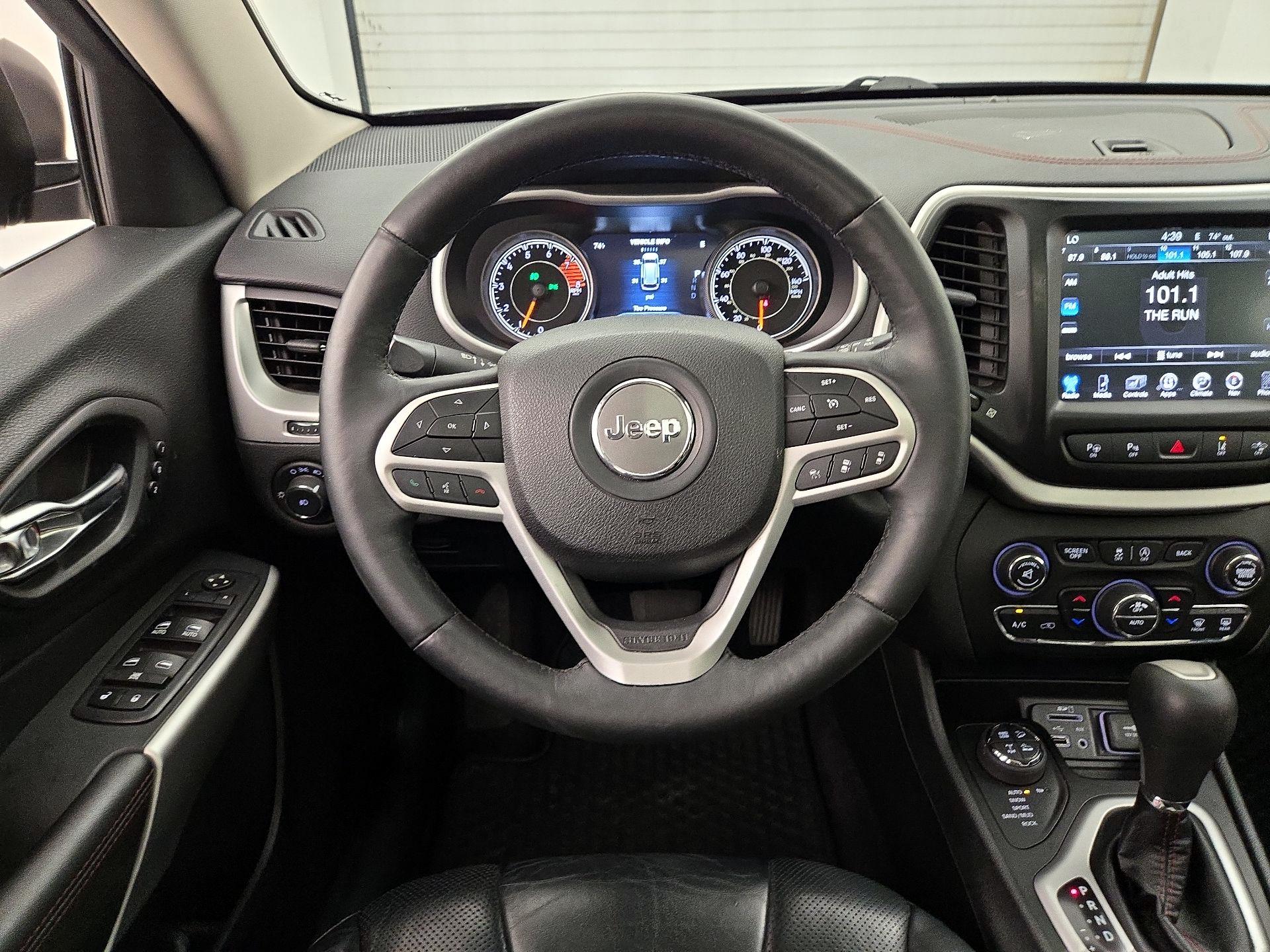 Thumbnail: 2017 Jeep Cherokee - 10