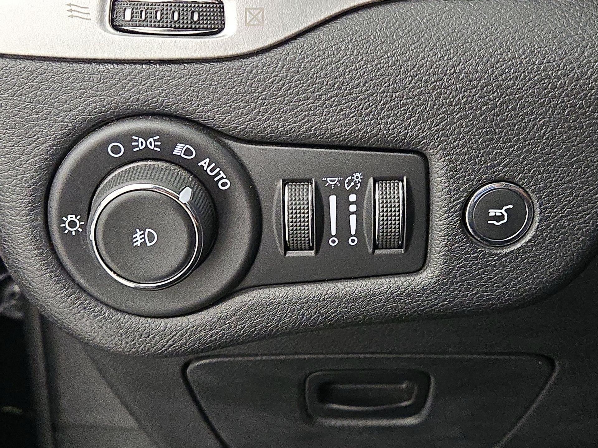 Thumbnail: 2017 Jeep Cherokee - 13