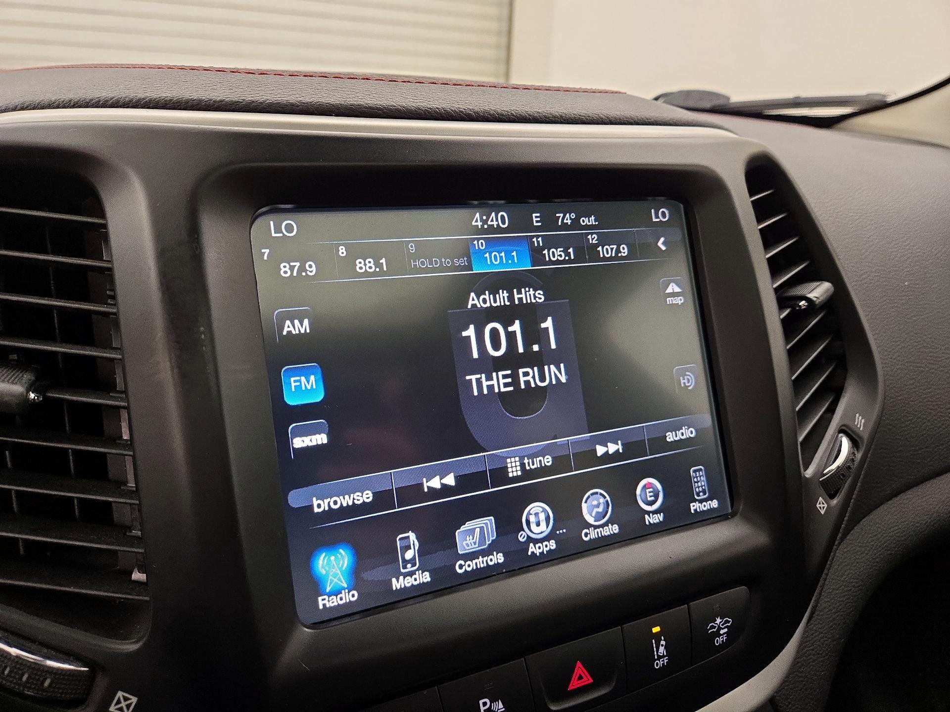 Thumbnail: 2017 Jeep Cherokee - 15
