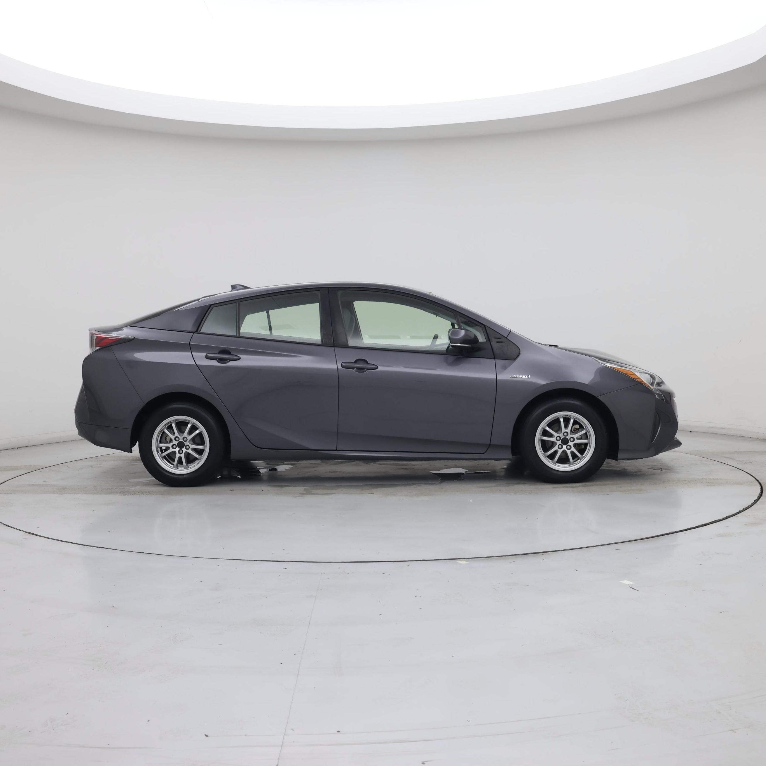 Thumbnail: 2017 Toyota Prius - 7