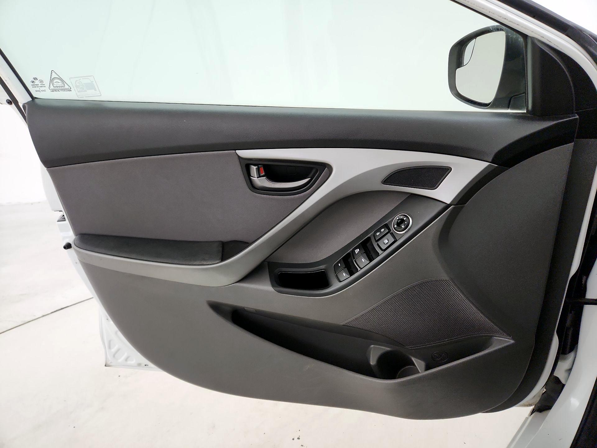 Thumbnail: 2014 Hyundai Elantra - 12