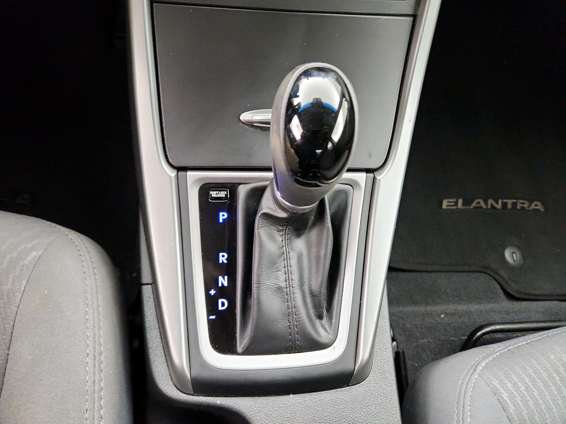 Thumbnail: 2014 Hyundai Elantra - 17