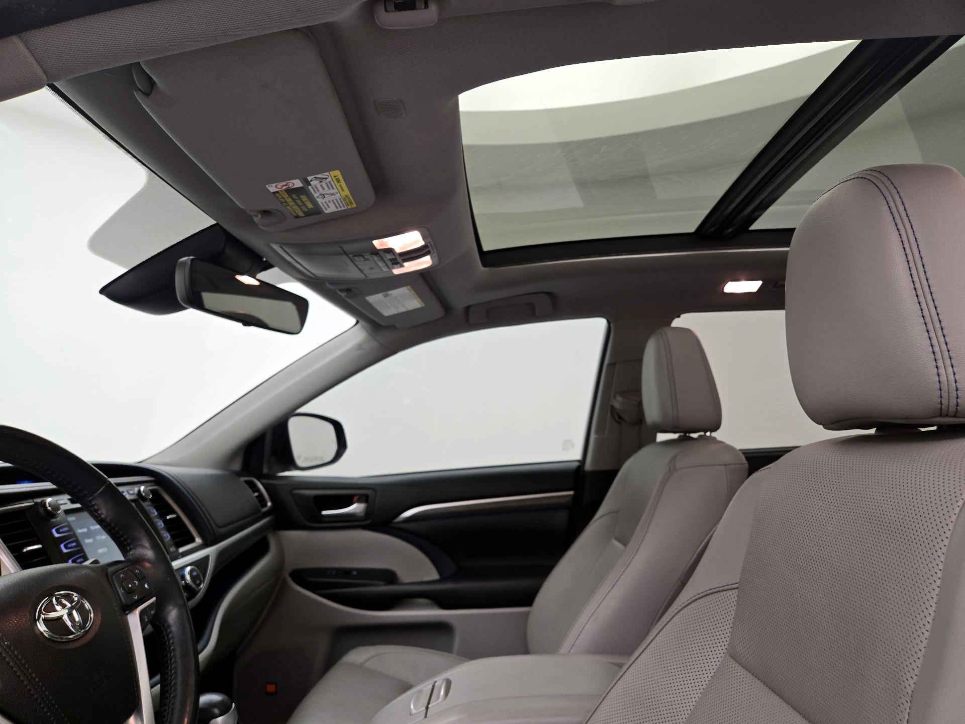 Thumbnail: 2018 Toyota Highlander - 20