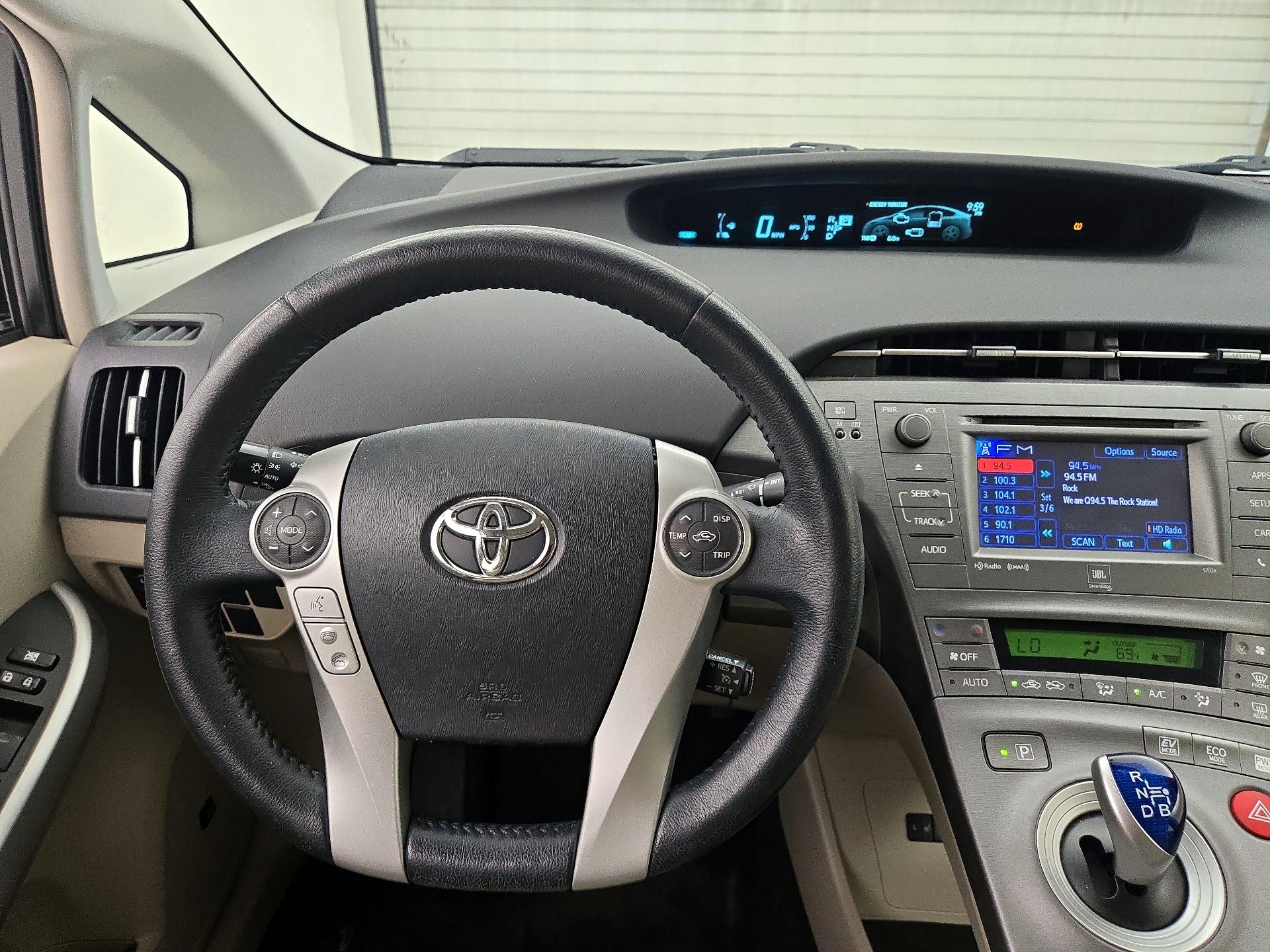 Thumbnail: 2015 Toyota Prius - 10